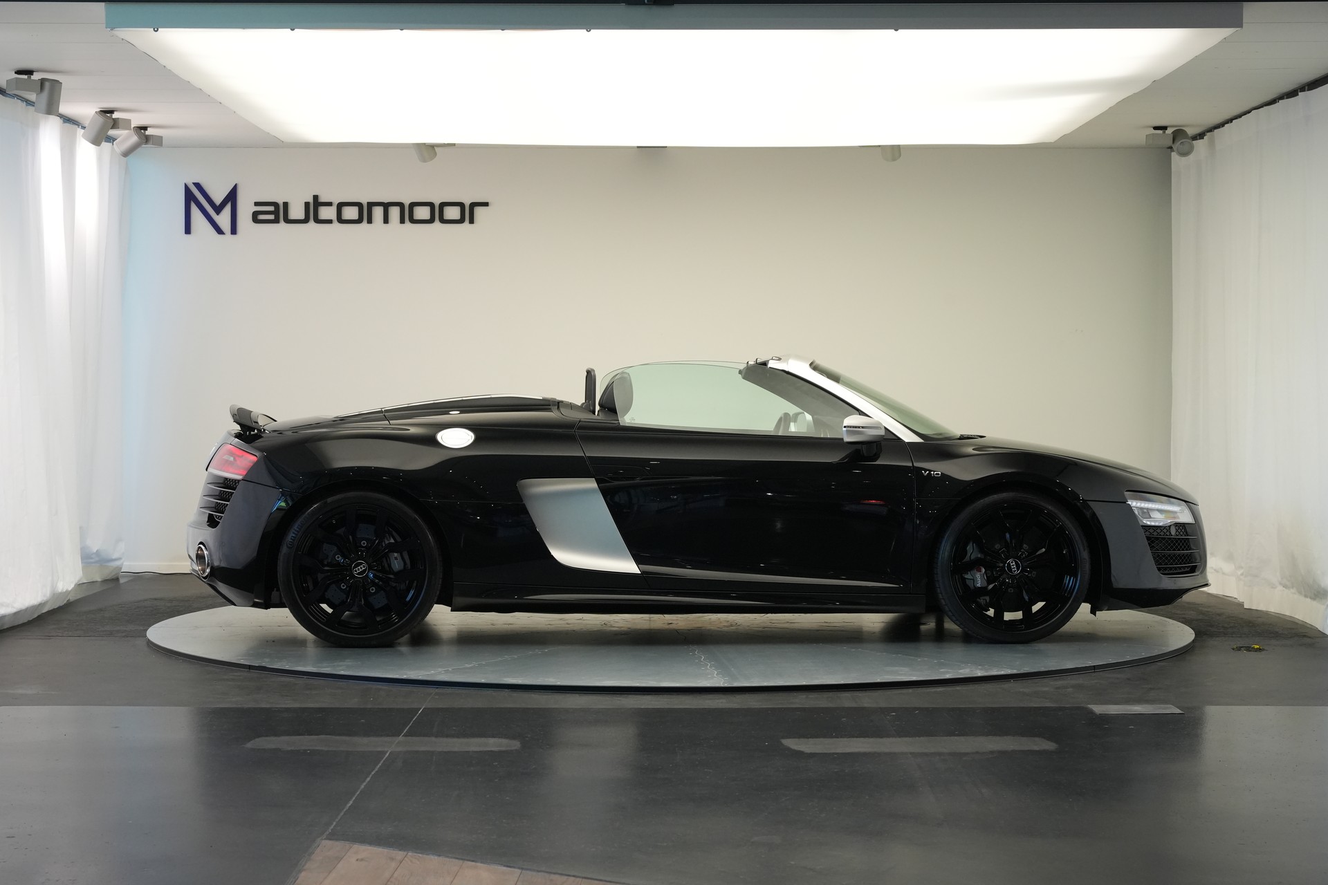 AUDI R8 Spyder 5.2 S-Tronic *Carbon* *B&O* *Keramik*-showroom-element-3