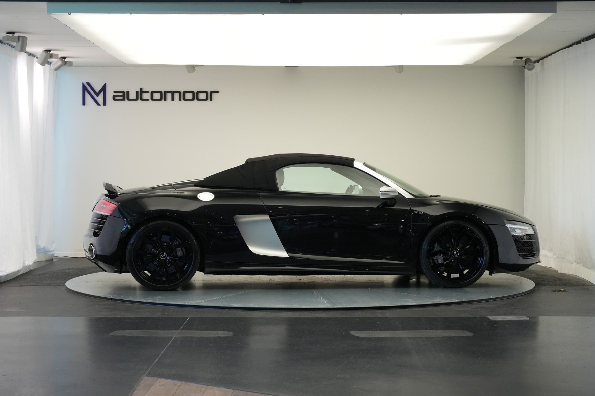 AUDI R8 Spyder 5.2 S-Tronic *Carbon* *B&O* *Keramik*-image-12