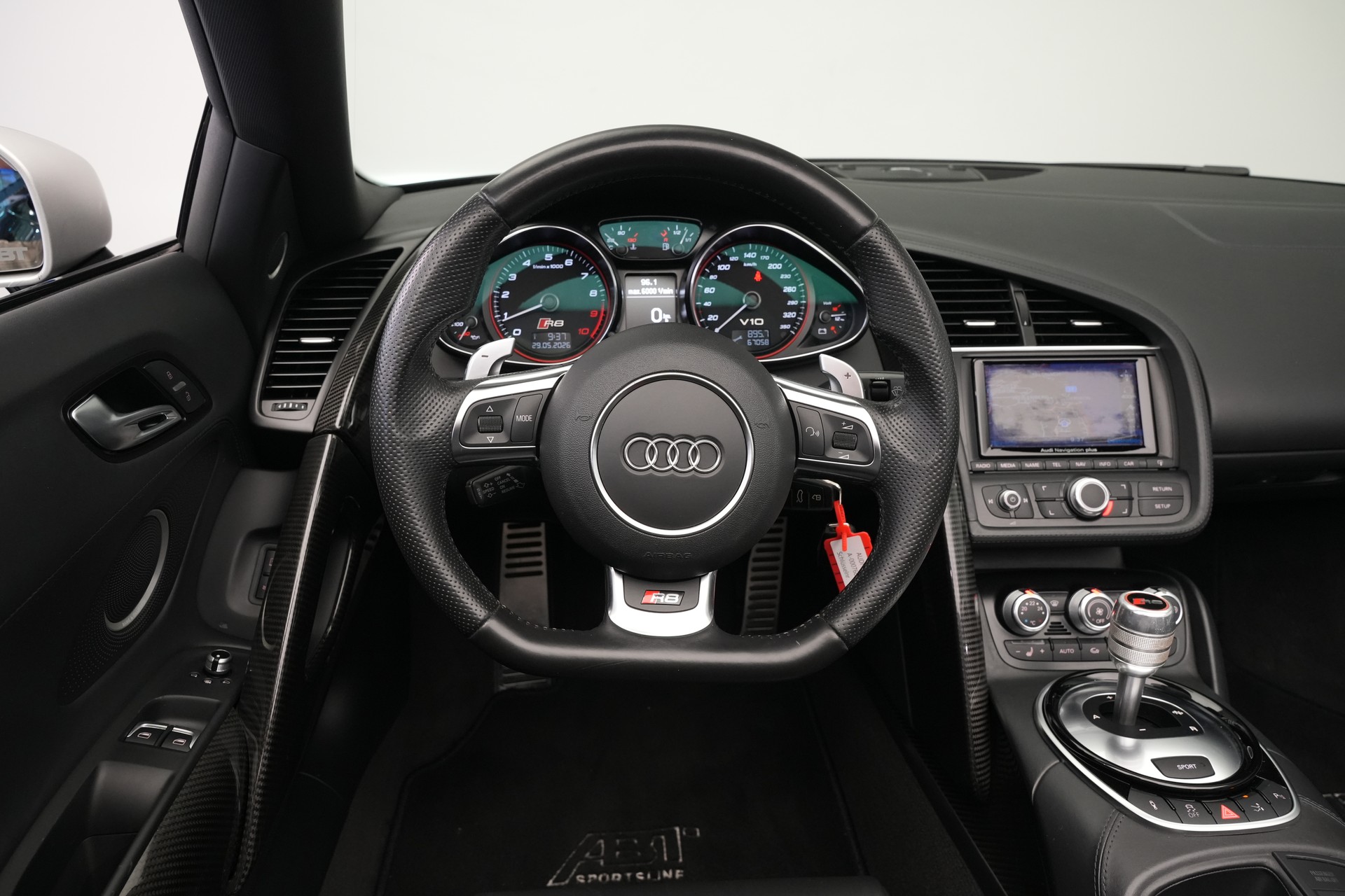 AUDI R8 Spyder 5.2 S-Tronic *Carbon* *B&O* *Keramik*-image-29