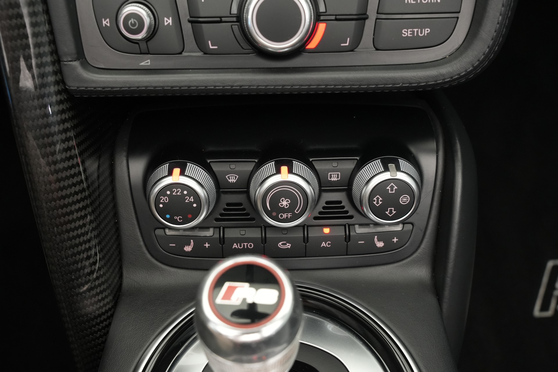 AUDI R8 Spyder 5.2 S-Tronic *Carbon* *B&O* *Keramik*-image-25
