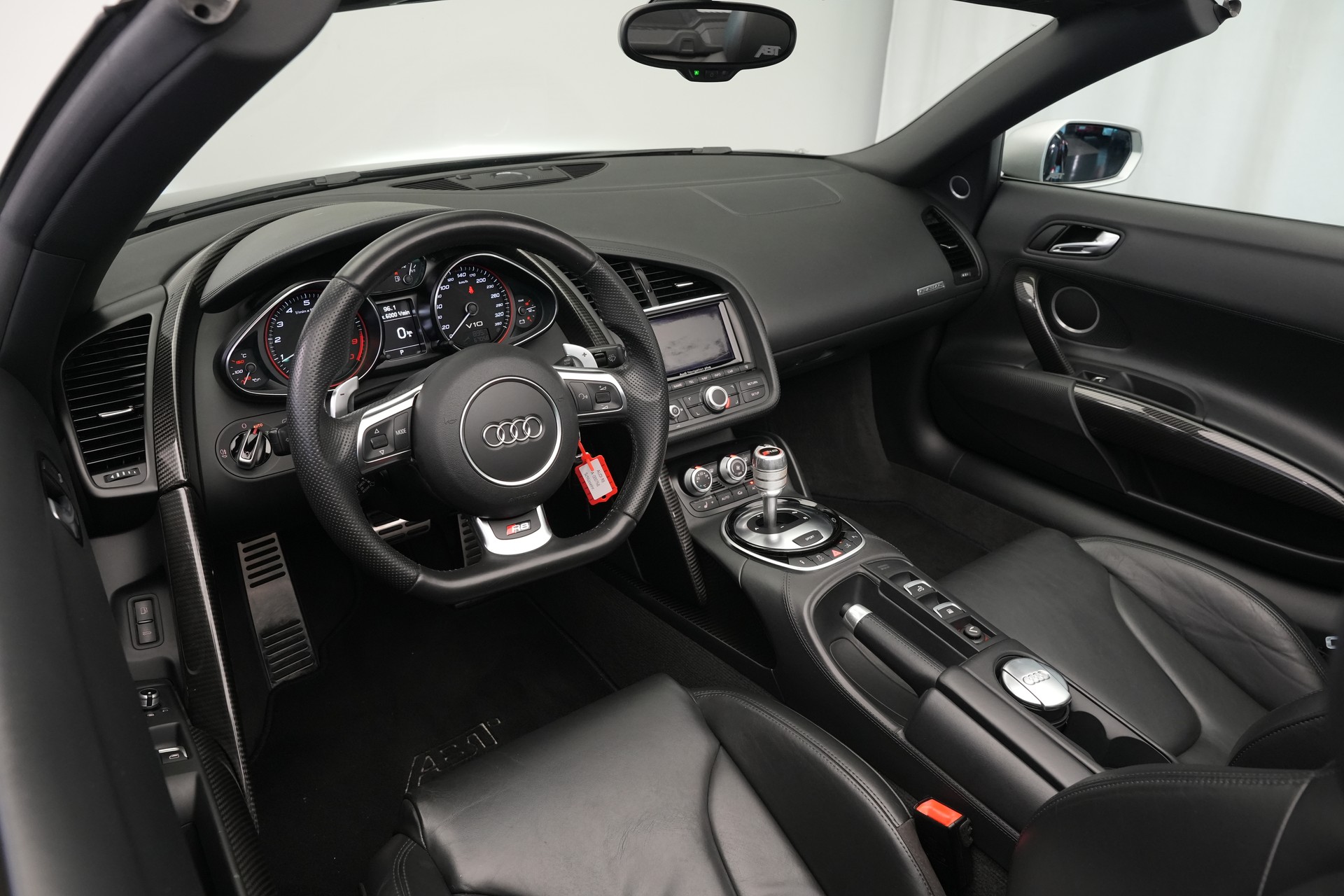 AUDI R8 Spyder 5.2 S-Tronic *Carbon* *B&O* *Keramik*-image-15
