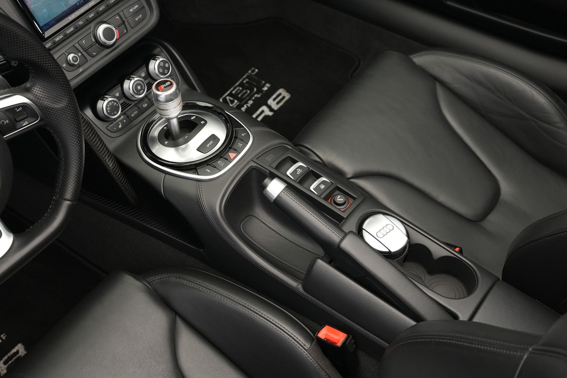 AUDI R8 Spyder 5.2 S-Tronic *Carbon* *B&O* *Keramik*-image-23