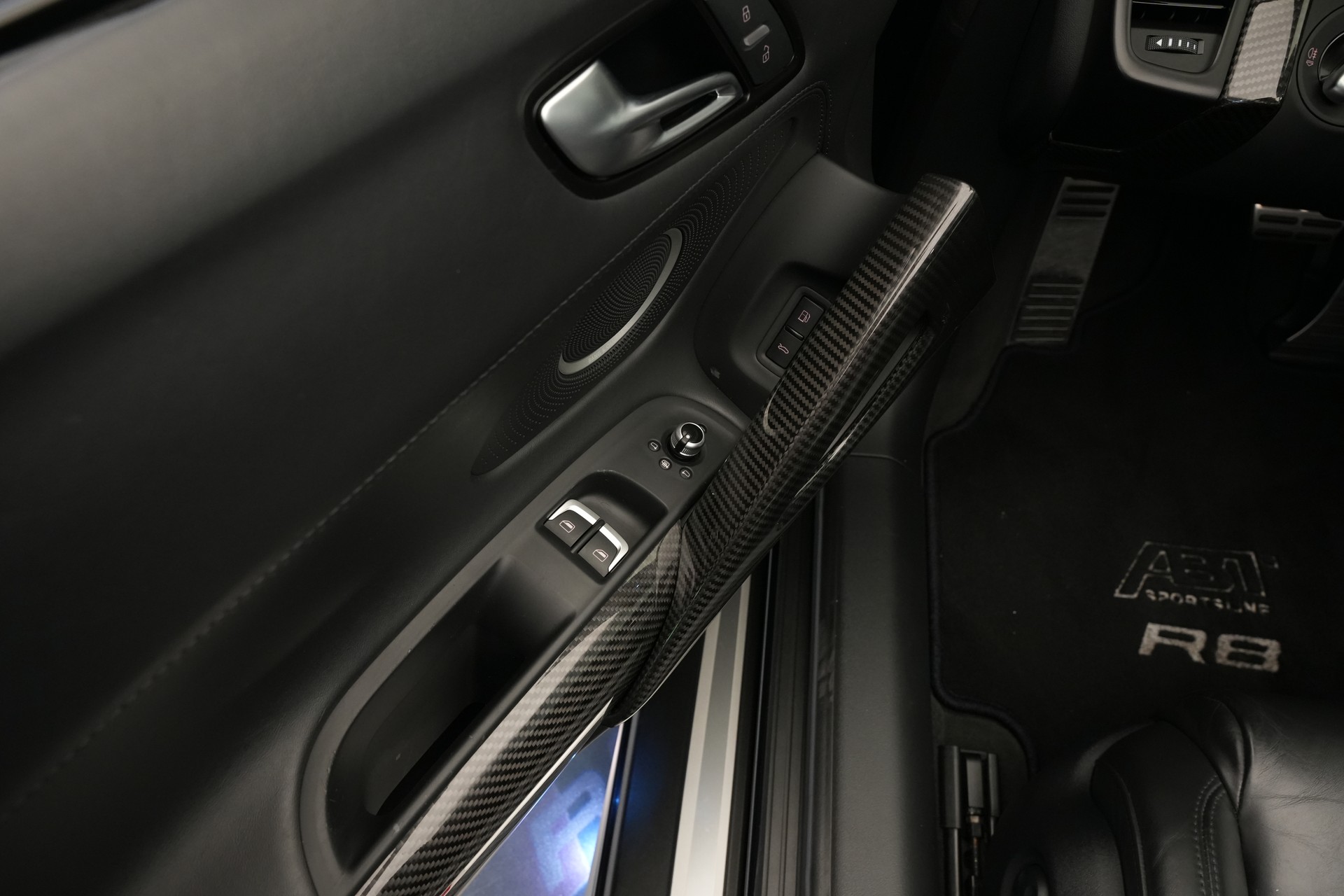 AUDI R8 Spyder 5.2 S-Tronic *Carbon* *B&O* *Keramik*-image-28