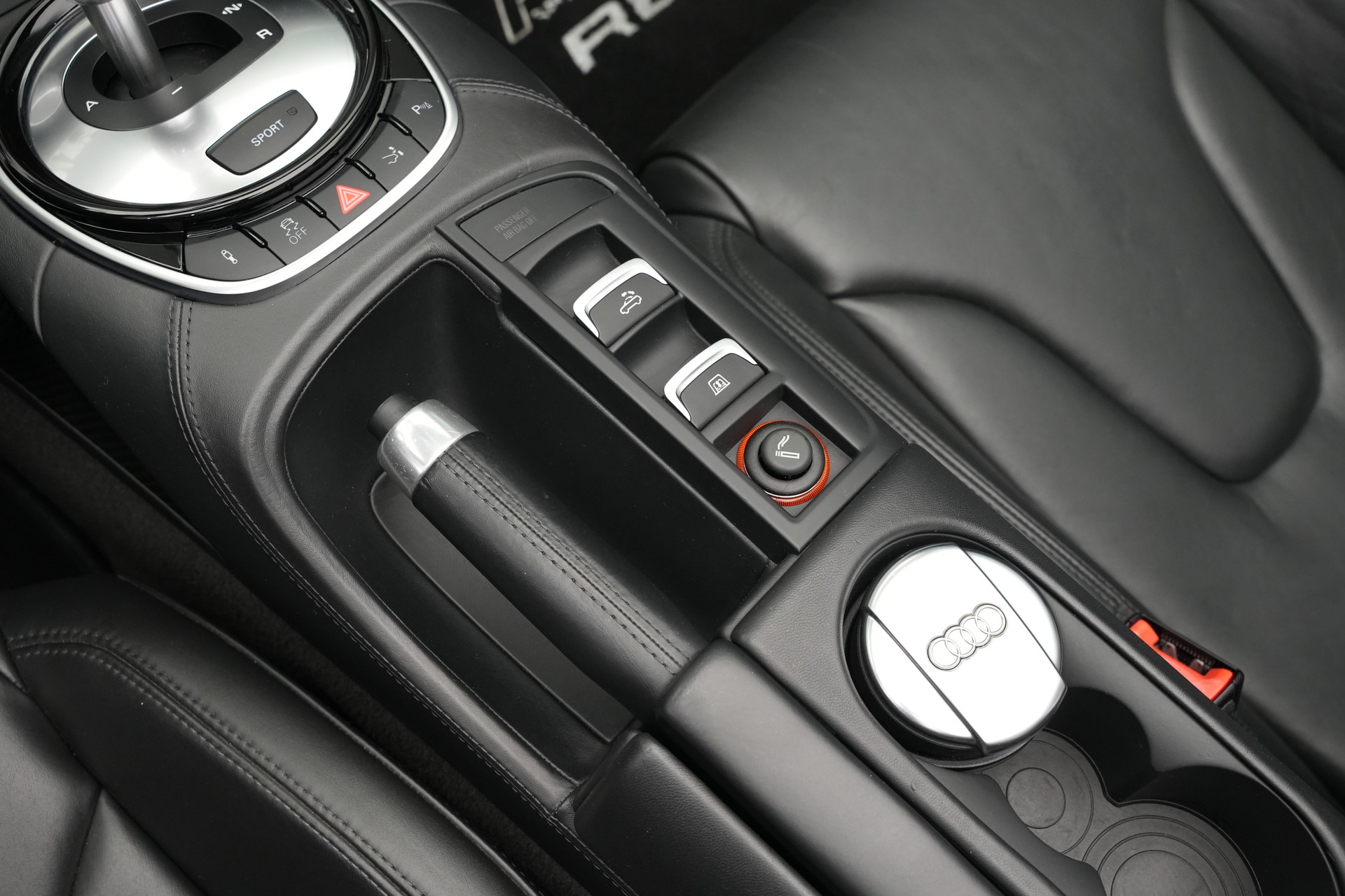 AUDI R8 Spyder 5.2 S-Tronic *Carbon* *B&O* *Keramik*-image-32