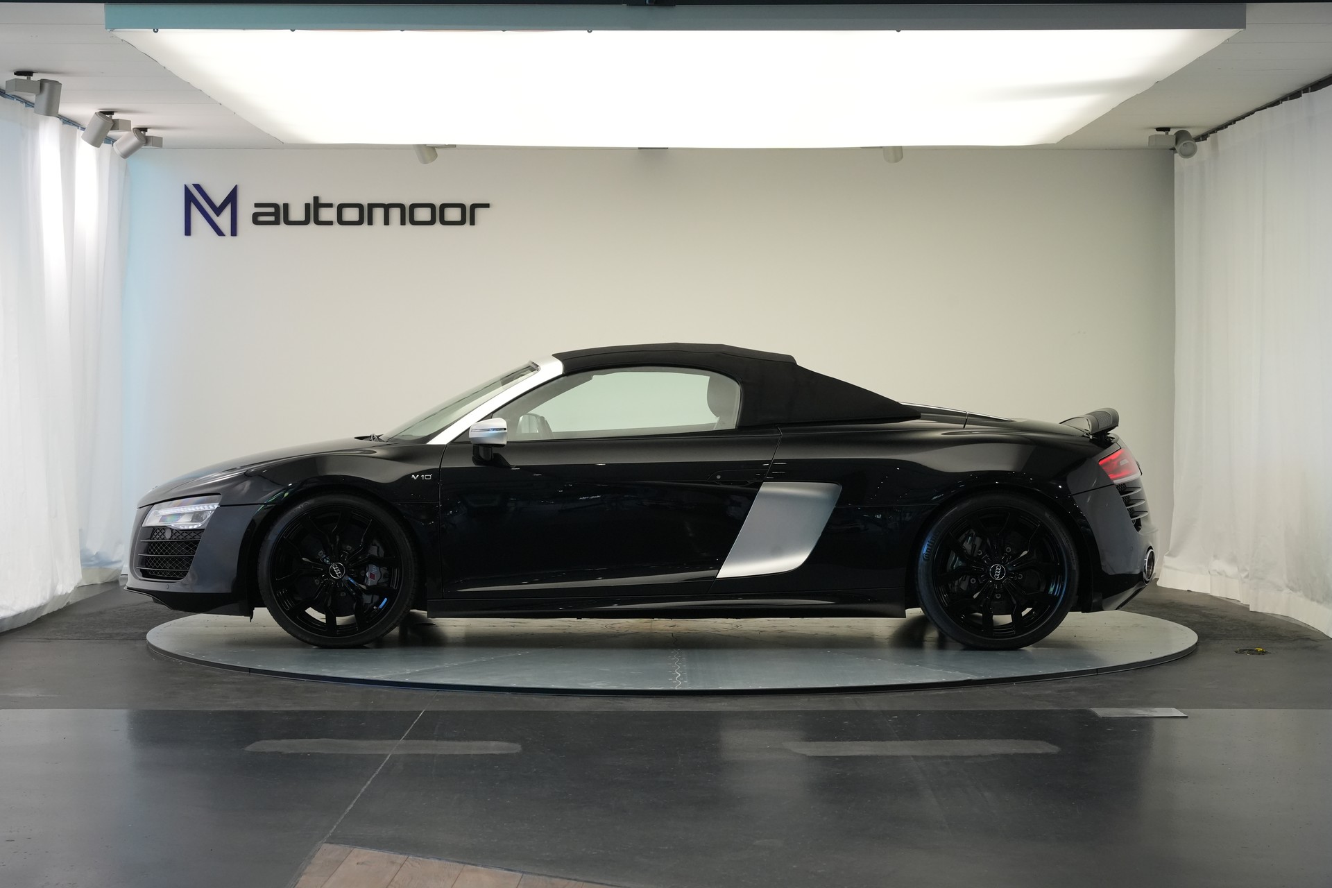 AUDI R8 Spyder 5.2 S-Tronic *Carbon* *B&O* *Keramik*-image-10