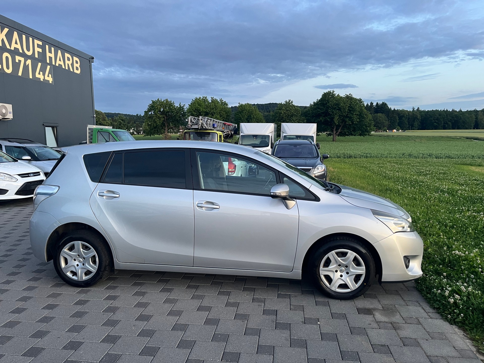 TOYOTA Verso 2.0 D-4D Linea Sol-image-2