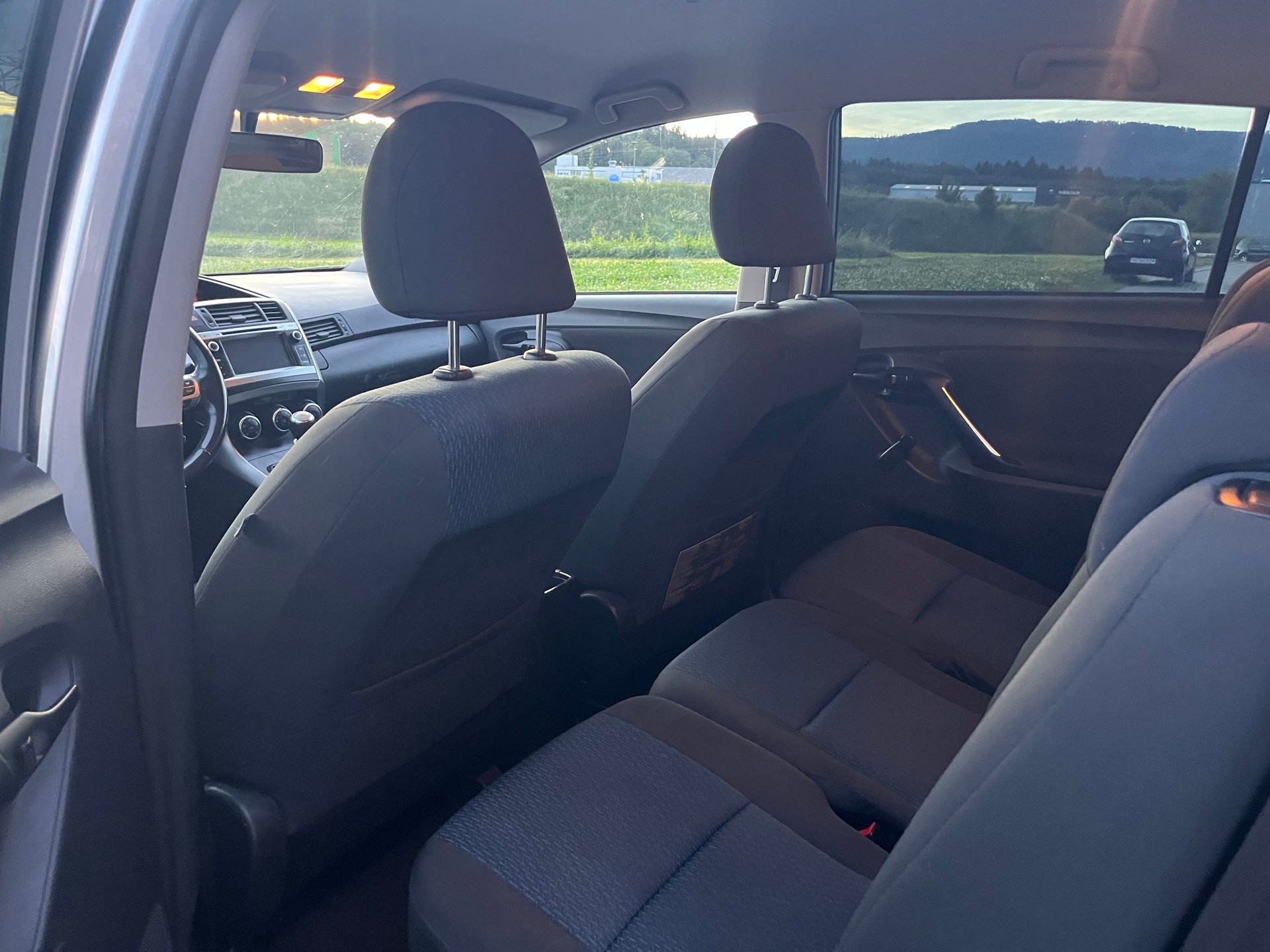 TOYOTA Verso 2.0 D-4D Linea Sol-image-9