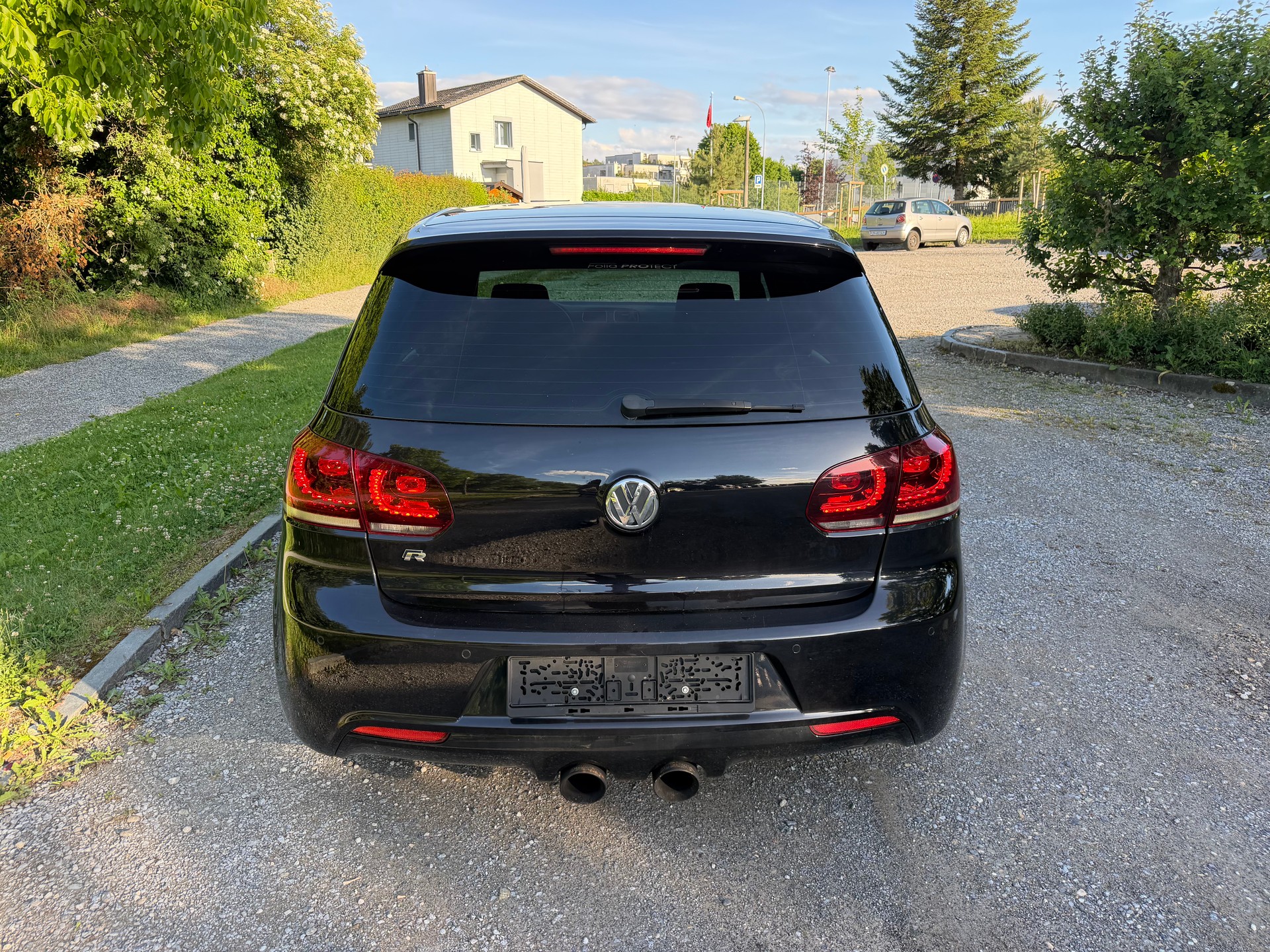 VW Golf 2.0 TSI R 4Motion-image-1