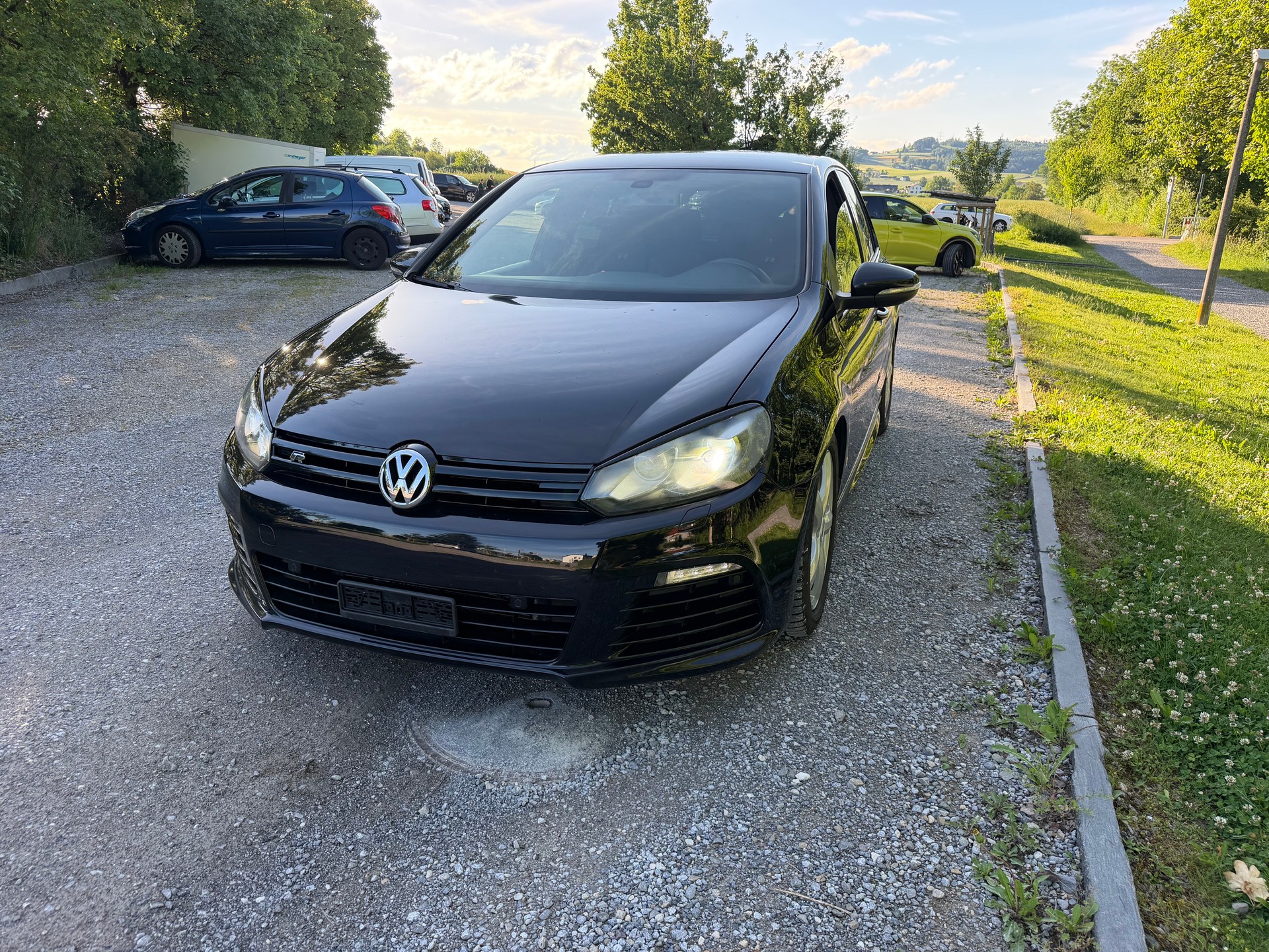 VW Golf 2.0 TSI R 4Motion-image-3
