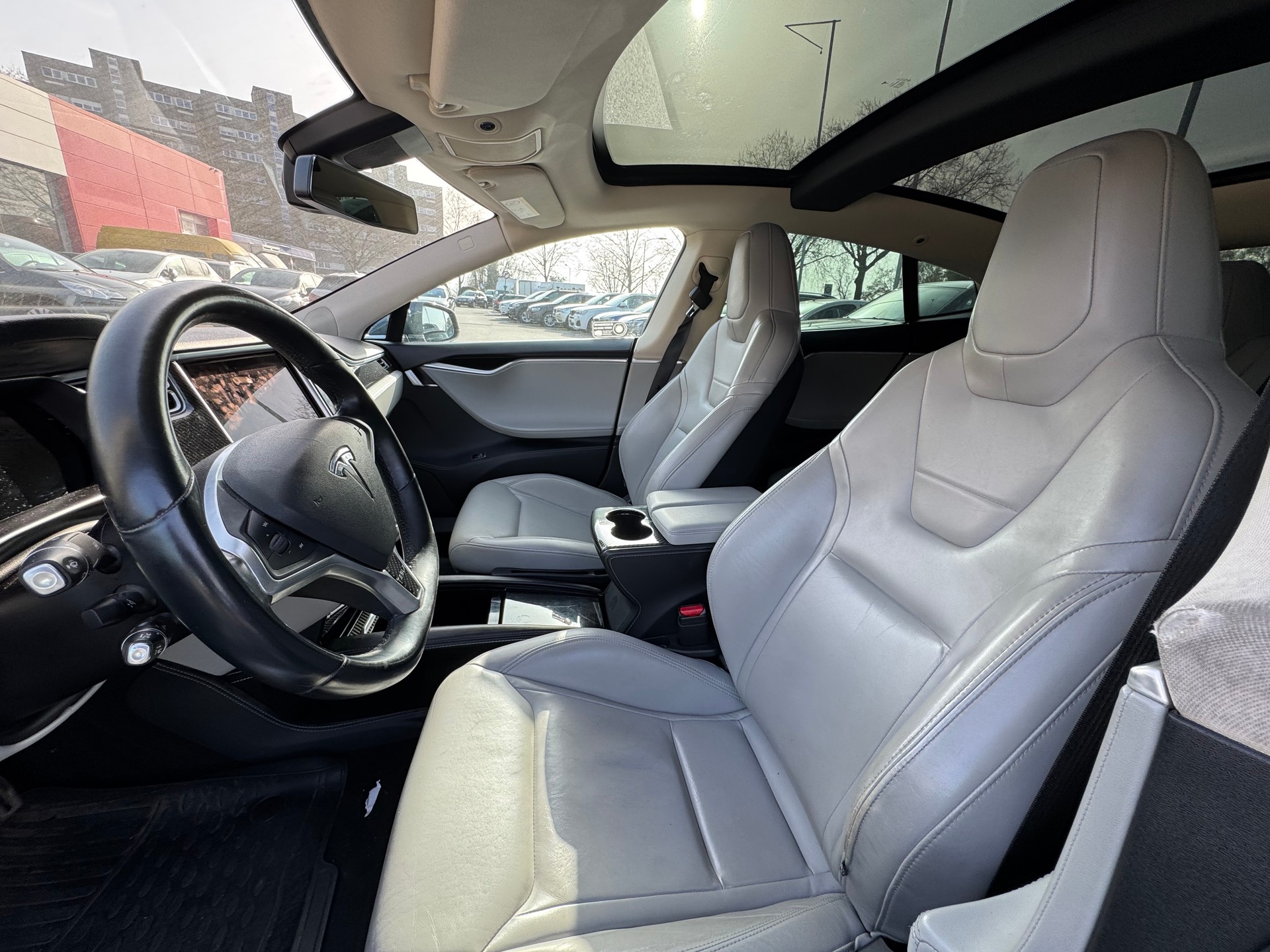 TESLA Model S 85 D-image-12