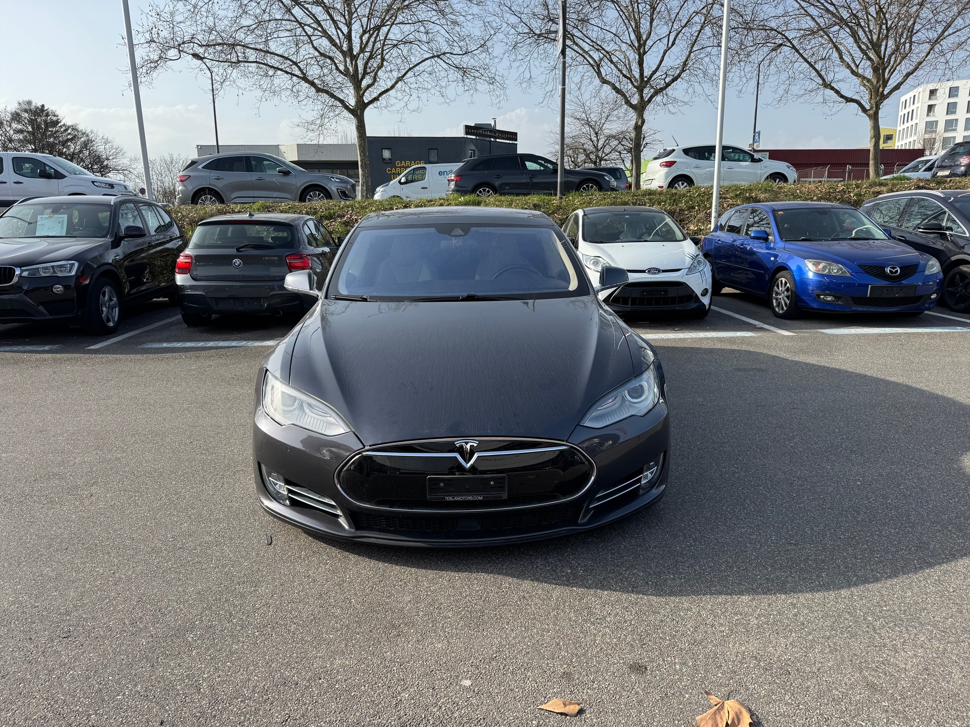 TESLA Model S 85 D-showroom-element-2
