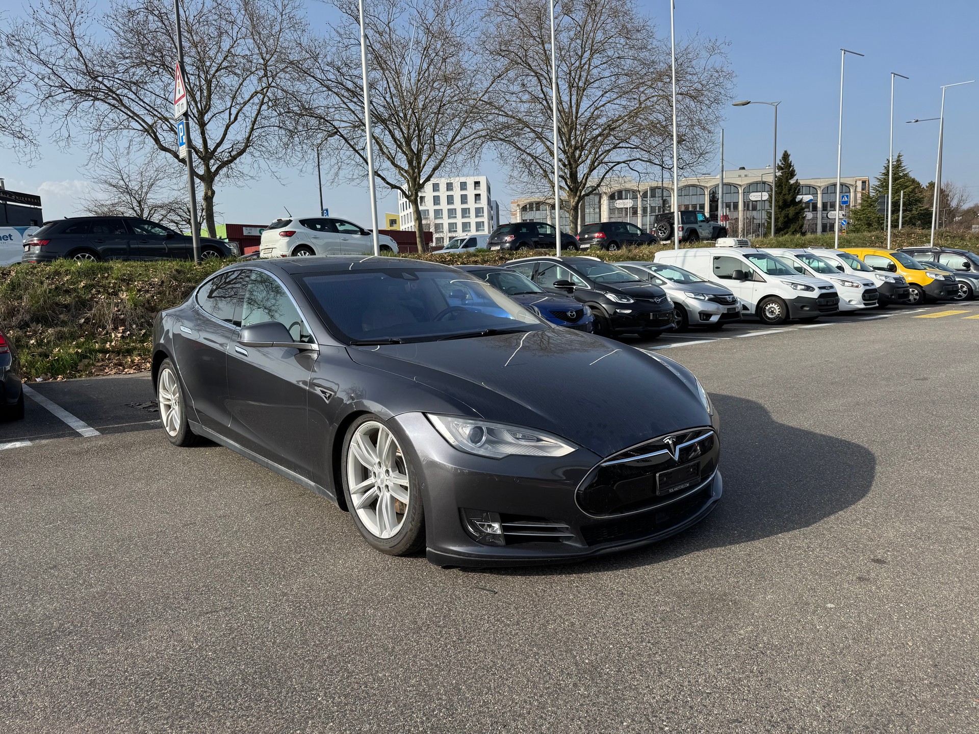 TESLA Model S 85 D-image-4