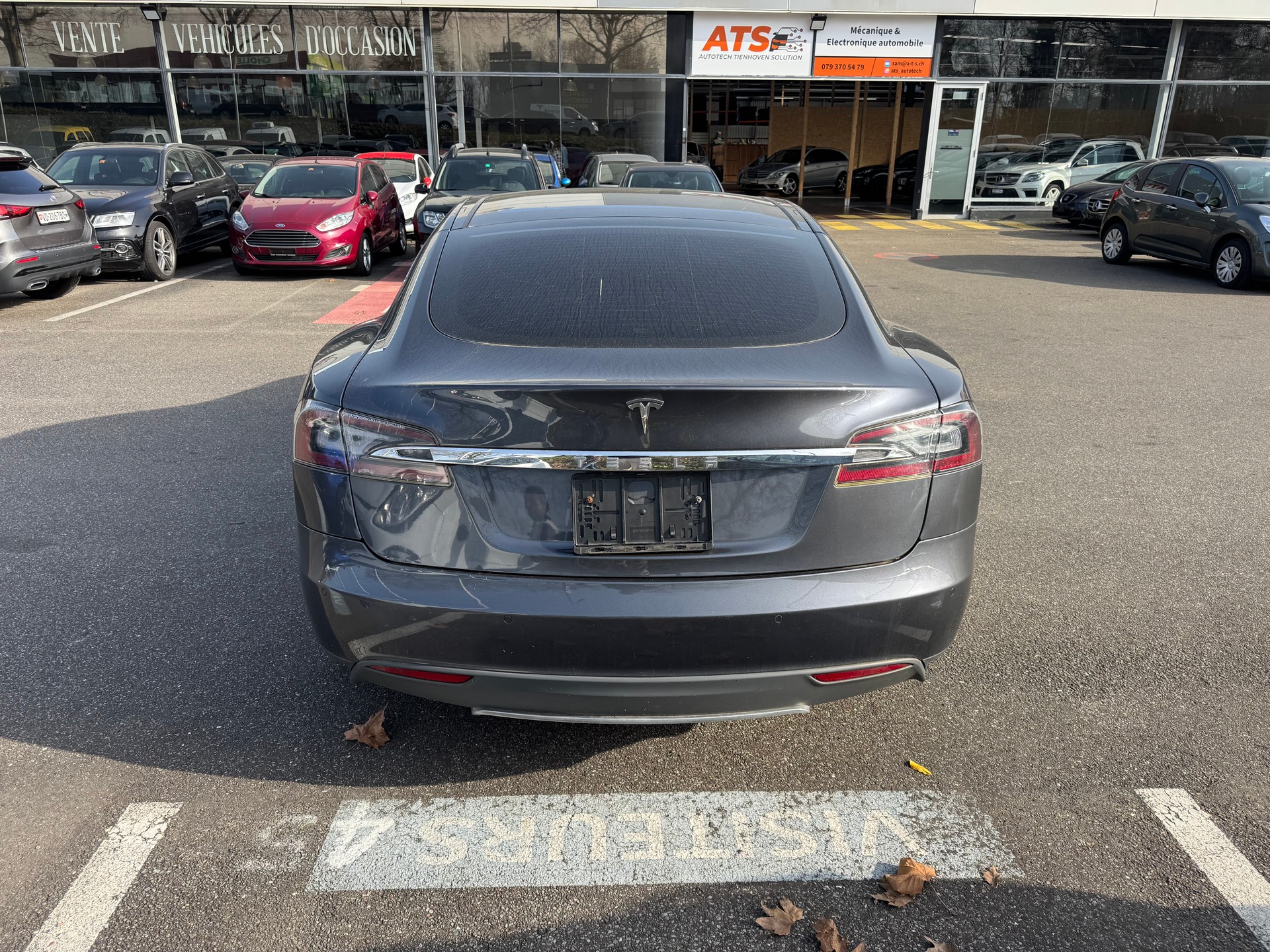 TESLA Model S 85 D-image-9