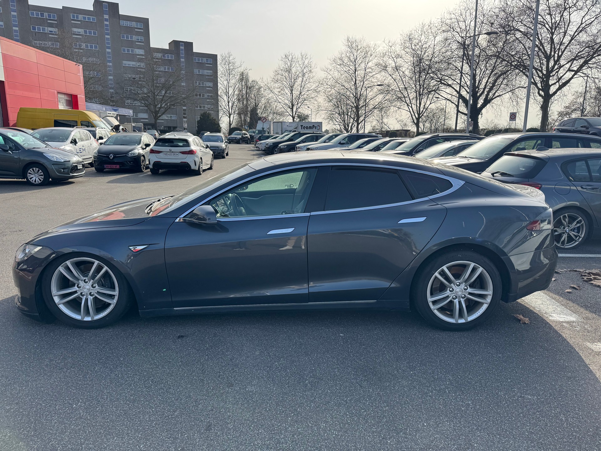 TESLA Model S 85 D-image-6