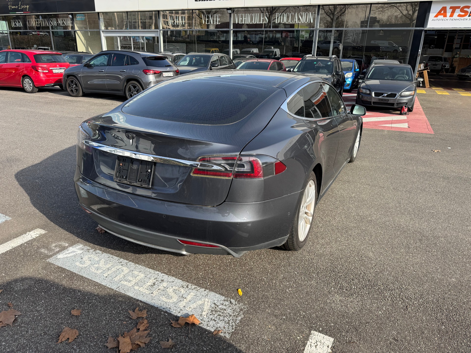TESLA Model S 85 D-image-8