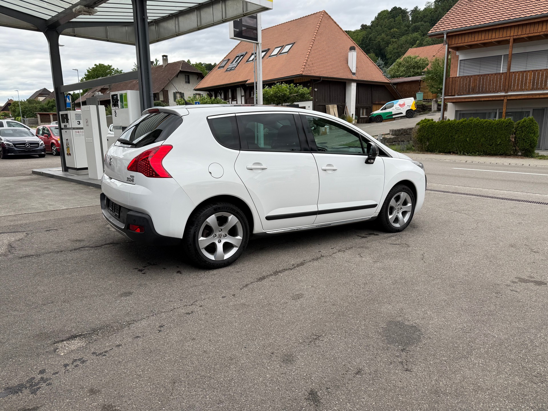 PEUGEOT 3008 1.6 HDI Allure EGS6-image-2