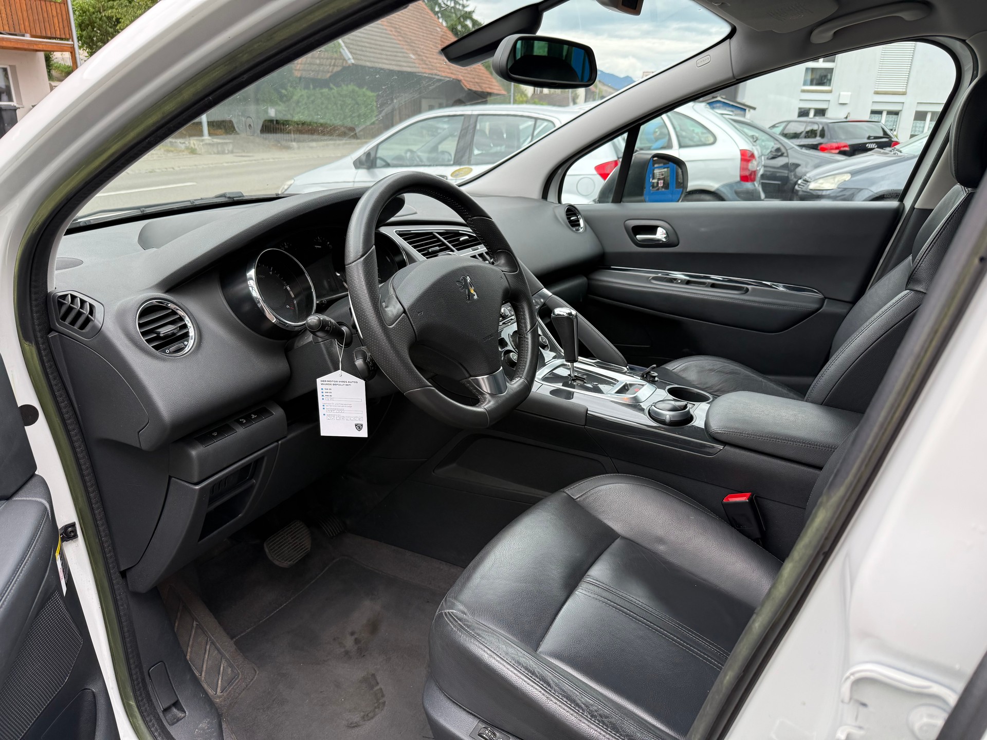PEUGEOT 3008 1.6 HDI Allure EGS6-image-8