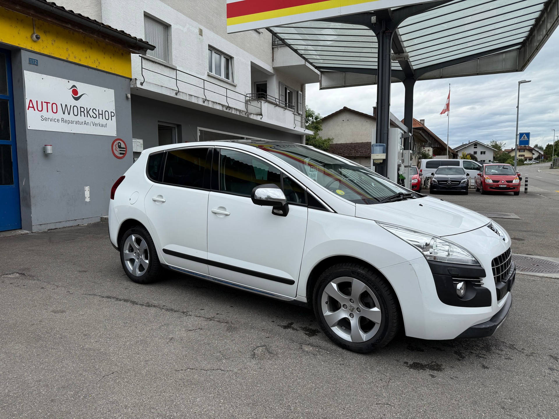 PEUGEOT 3008 1.6 HDI Allure EGS6