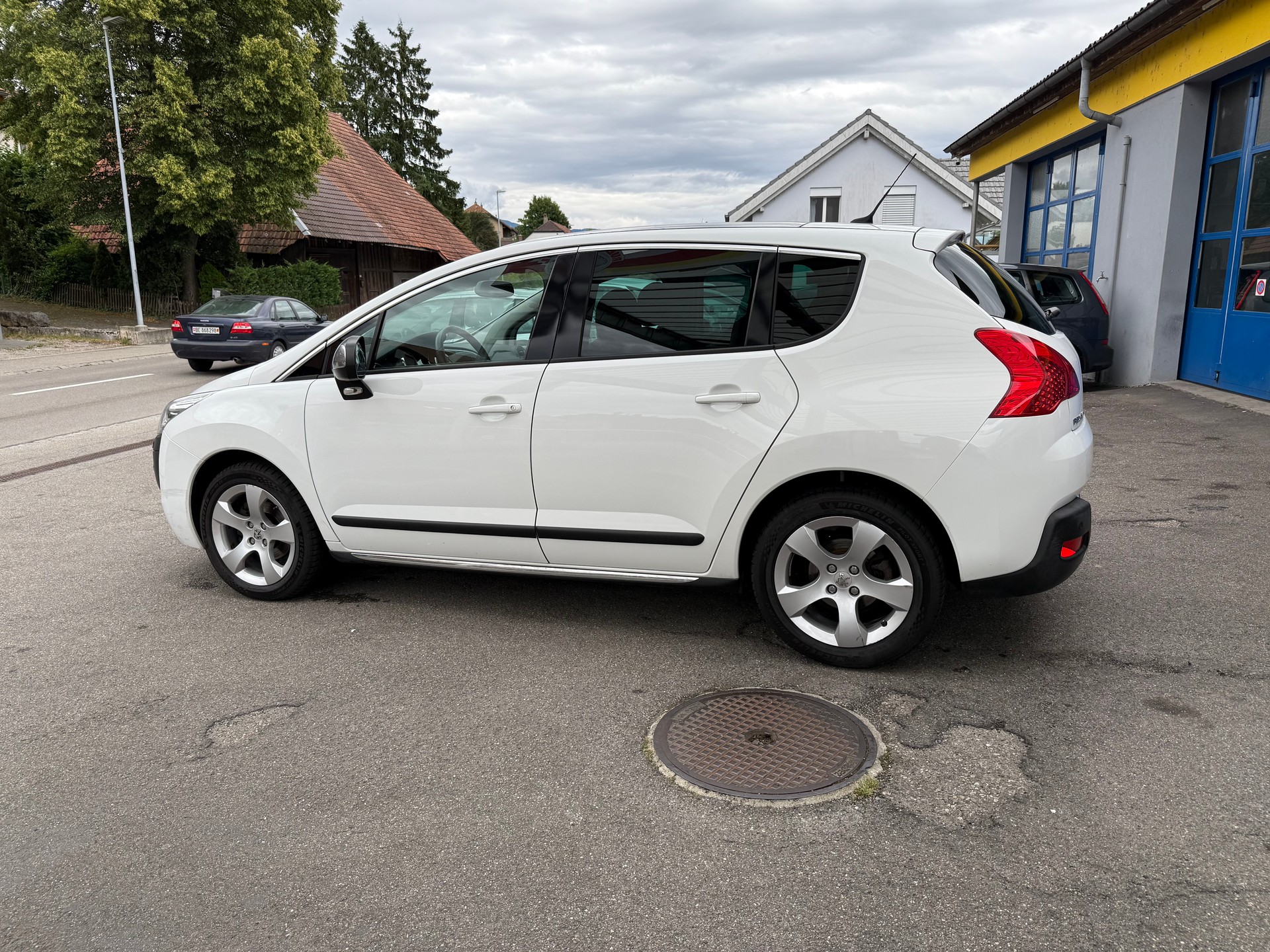 PEUGEOT 3008 1.6 HDI Allure EGS6-image-5