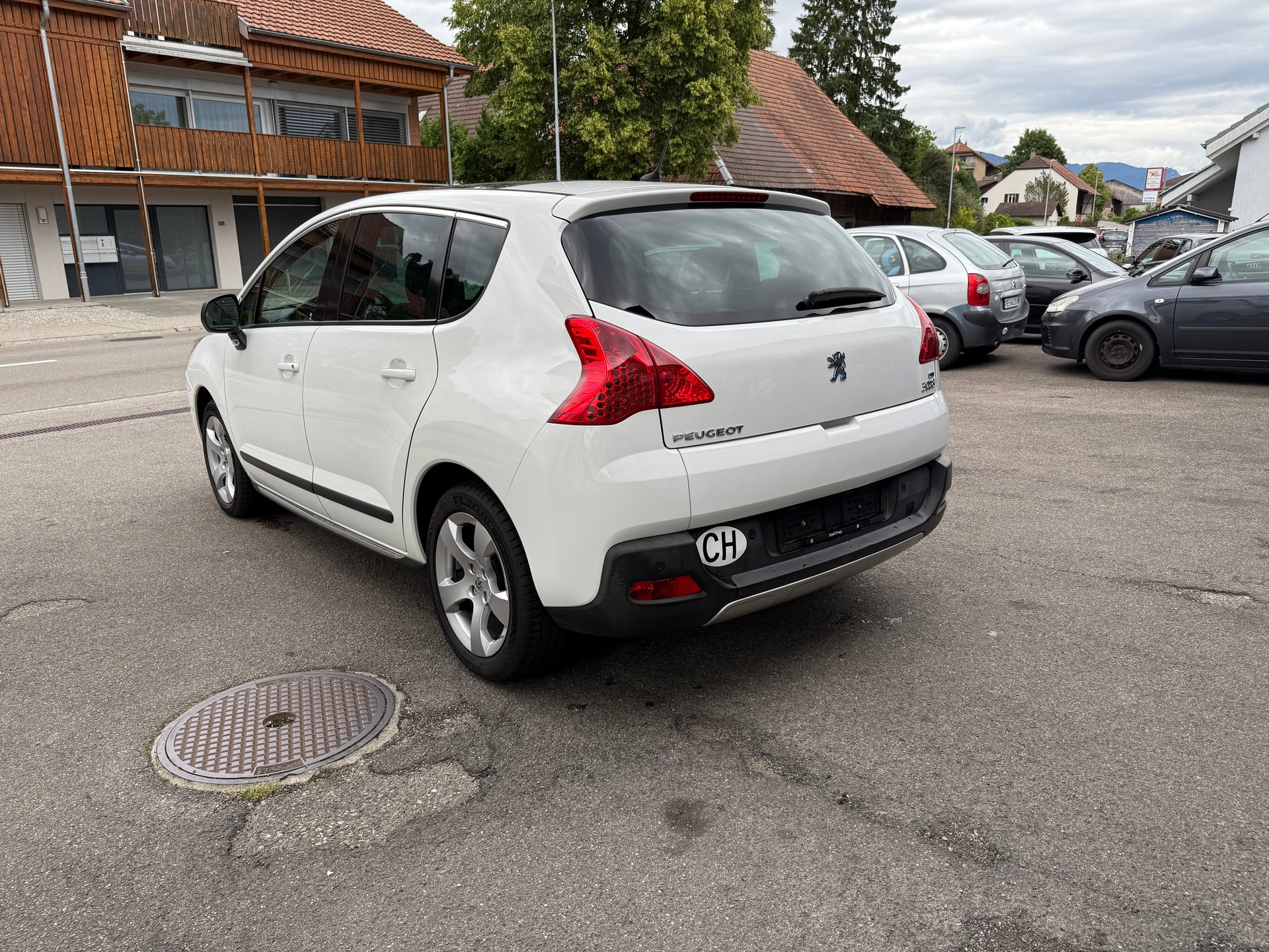 PEUGEOT 3008 1.6 HDI Allure EGS6-image-4