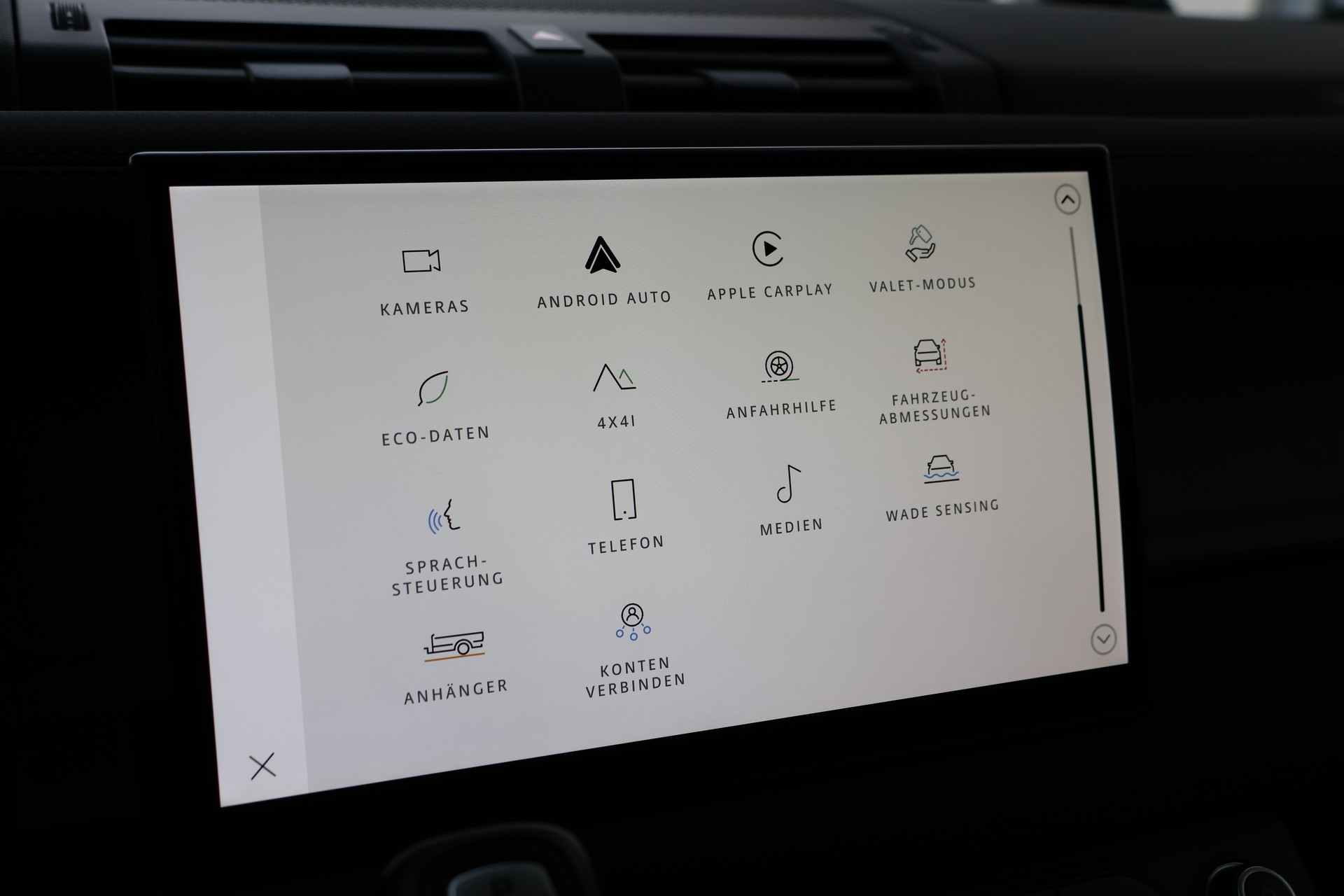 LAND ROVER Defender 90 3.0D I6 200 X-Dynamic SE AT8-image-16