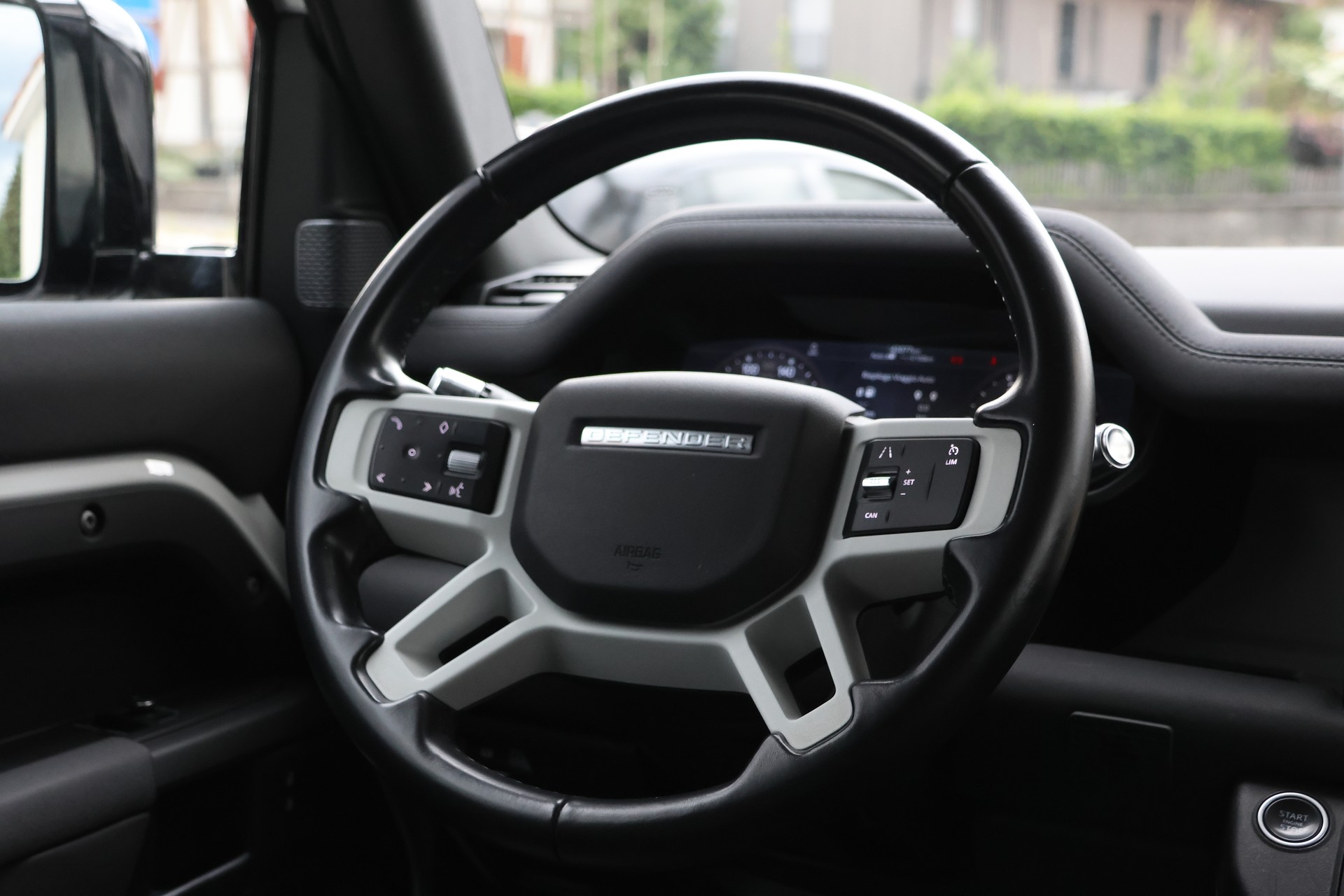 LAND ROVER Defender 90 3.0D I6 200 X-Dynamic SE AT8-image-11