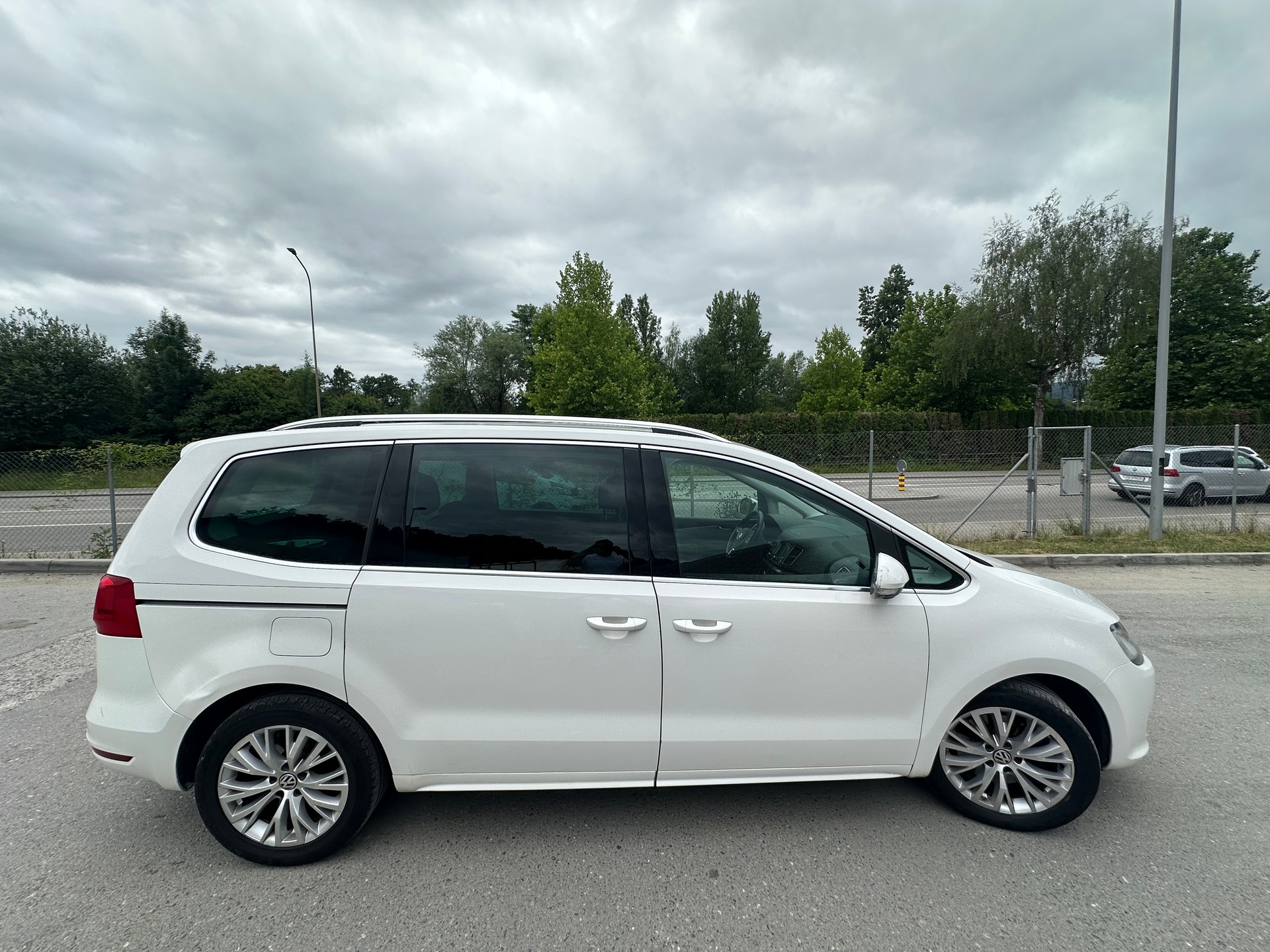 VW Sharan 2.0 TDI BMT Design 4Motion-image-5