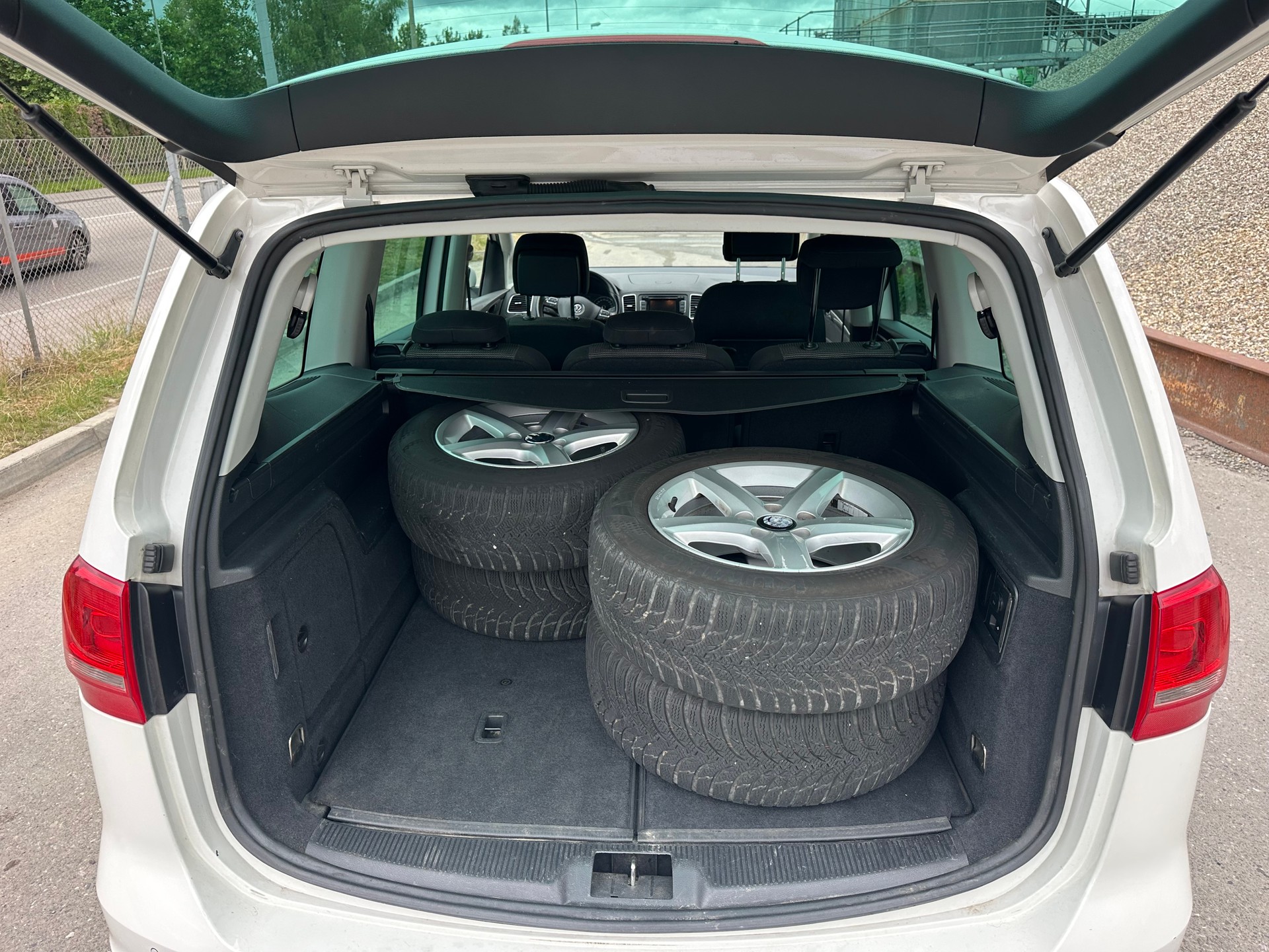 VW Sharan 2.0 TDI BMT Design 4Motion-image-6