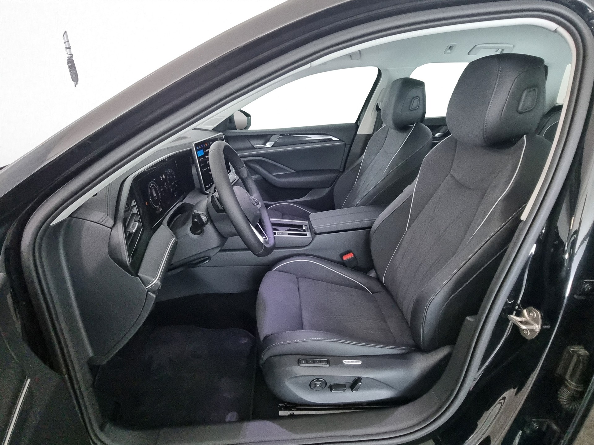 VW Passat Variant 1.5 TSI evo2 Plug-In- Hybrid Busine-image-5
