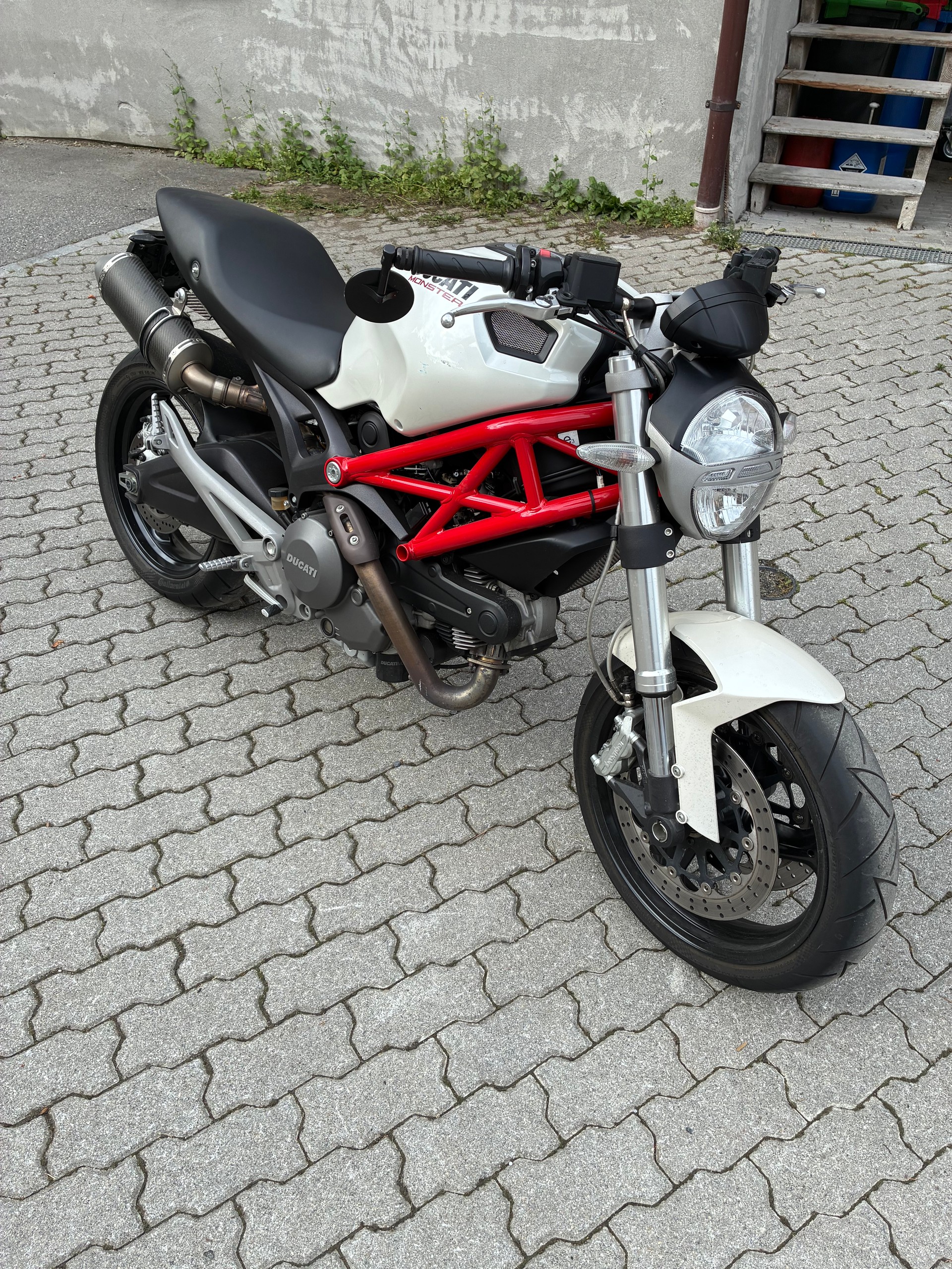 DUCATI Monster 696M-image-0