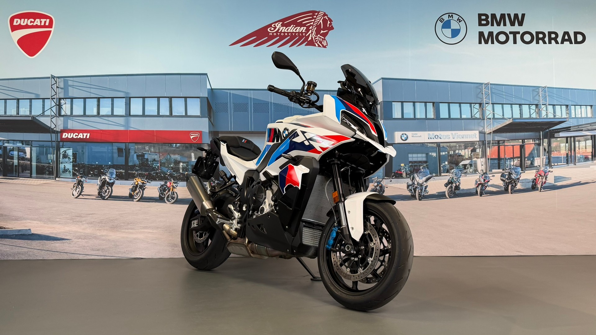 BMW M 1000 XR-image-0
