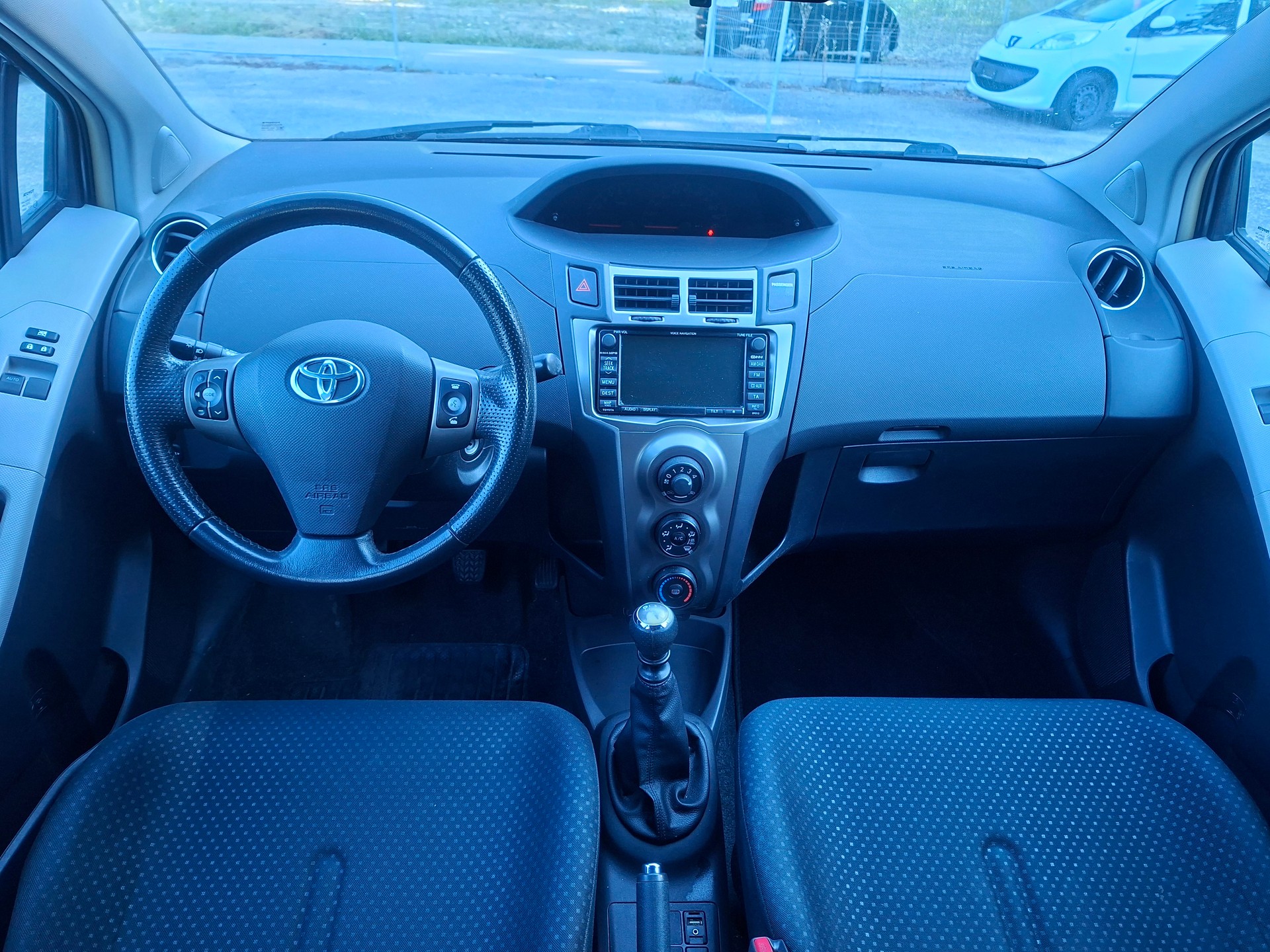 TOYOTA Yaris 1.33 Linea Luna-image-8
