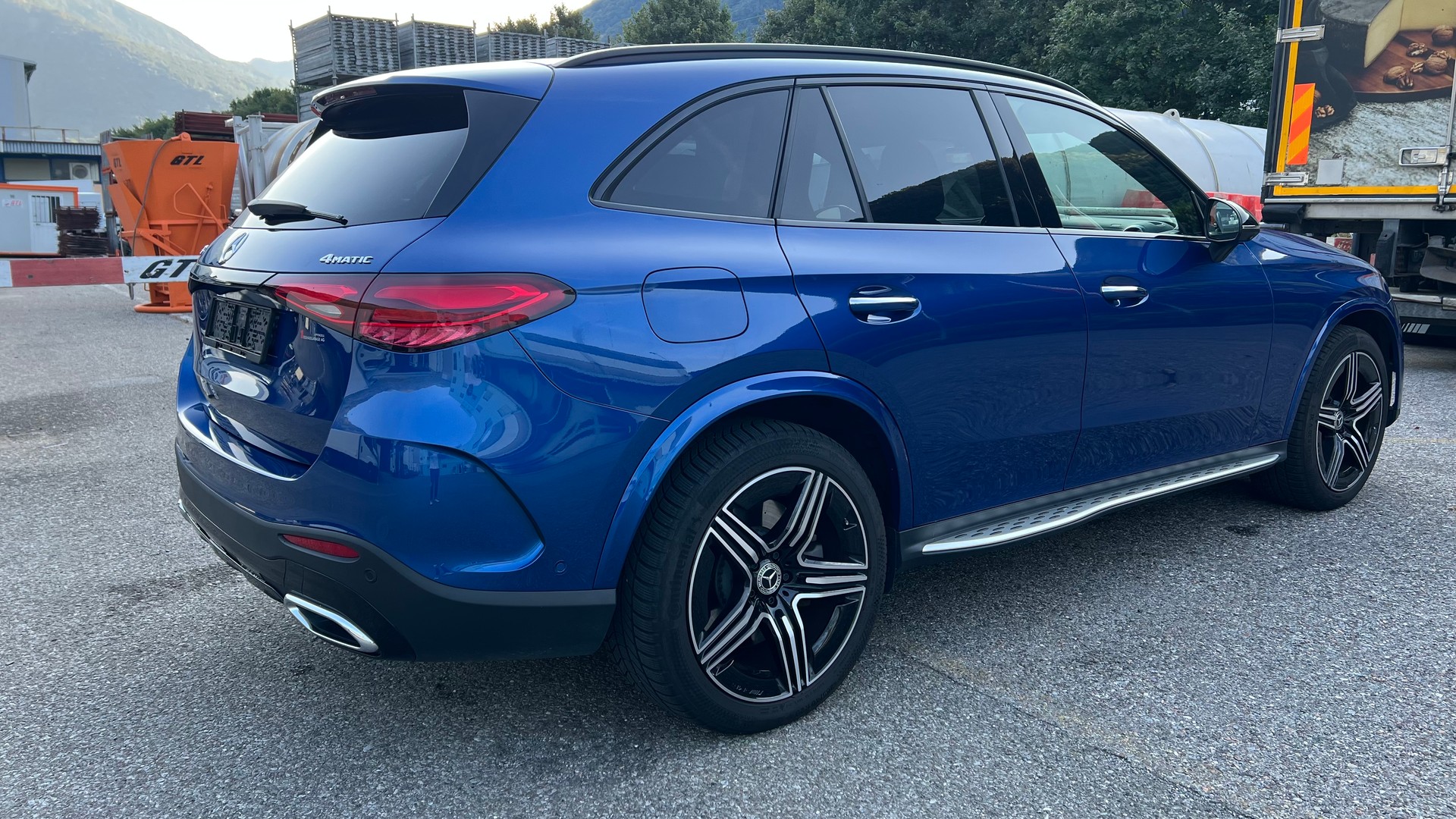 MERCEDES-BENZ GLC 300 e AMG Line 4matic-image-7