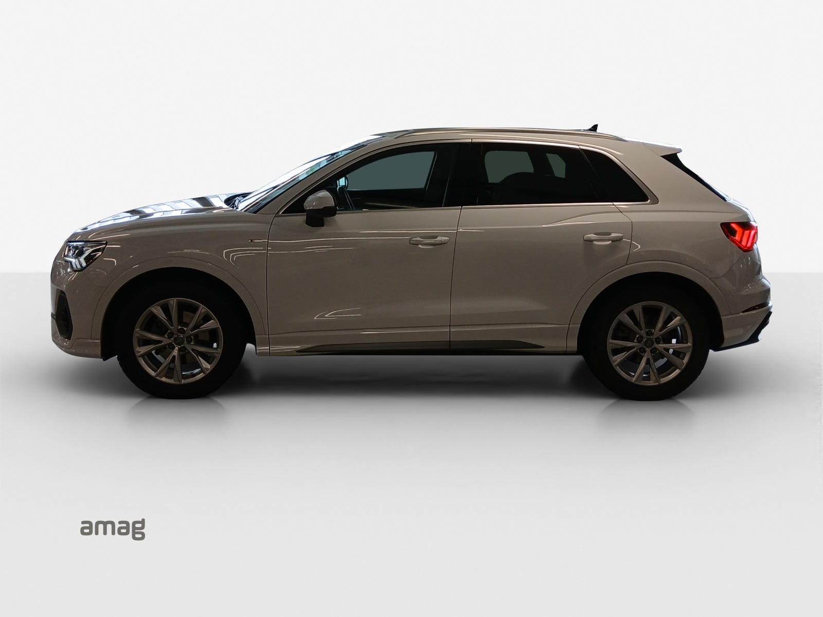 AUDI Q3 35 TFSI S line S-tronic-showroom-element-1