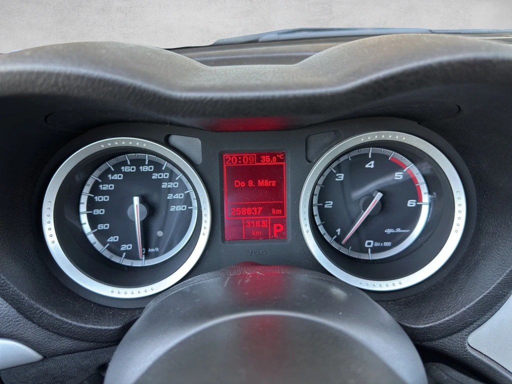 ALFA ROMEO 159 Sportwagon 2.4 JTD Distinctive Q-Tronic-image-14