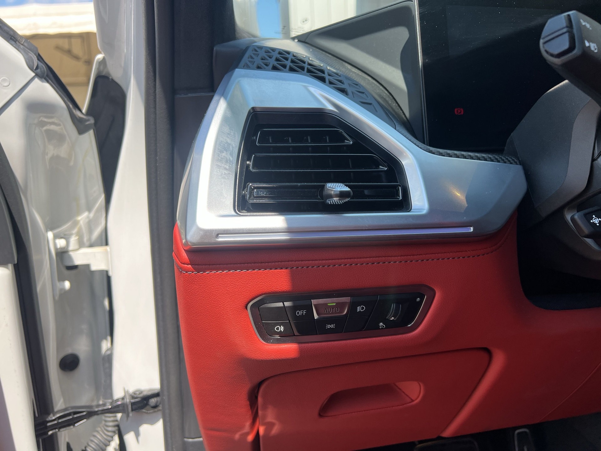 BMW XM xDrive PHEV Steptronic-image-18