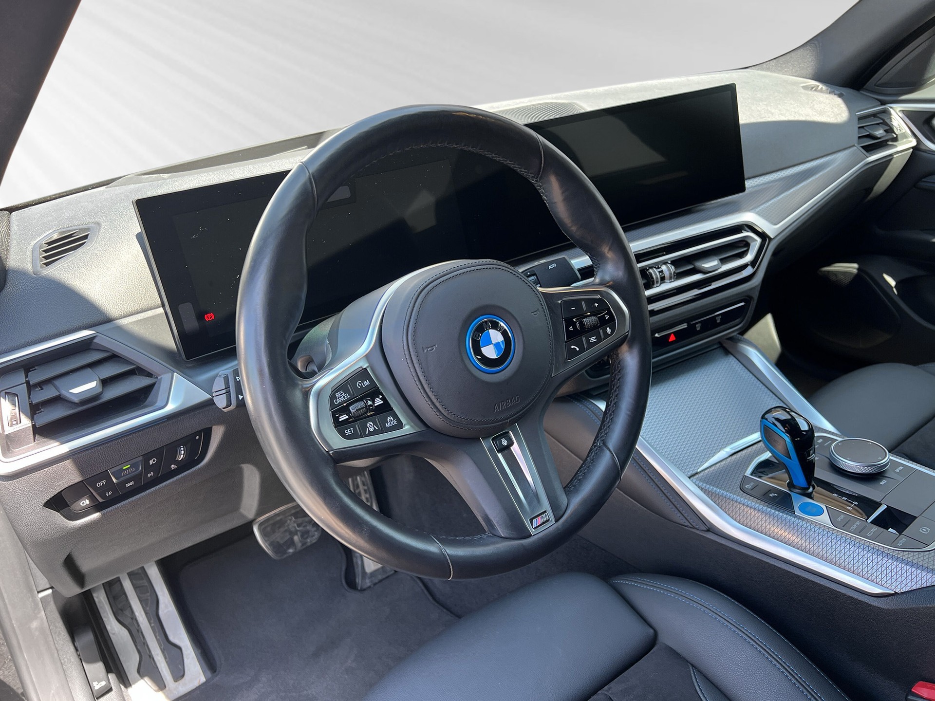 BMW i4 eDrive 40 M Sport-showroom-element-3