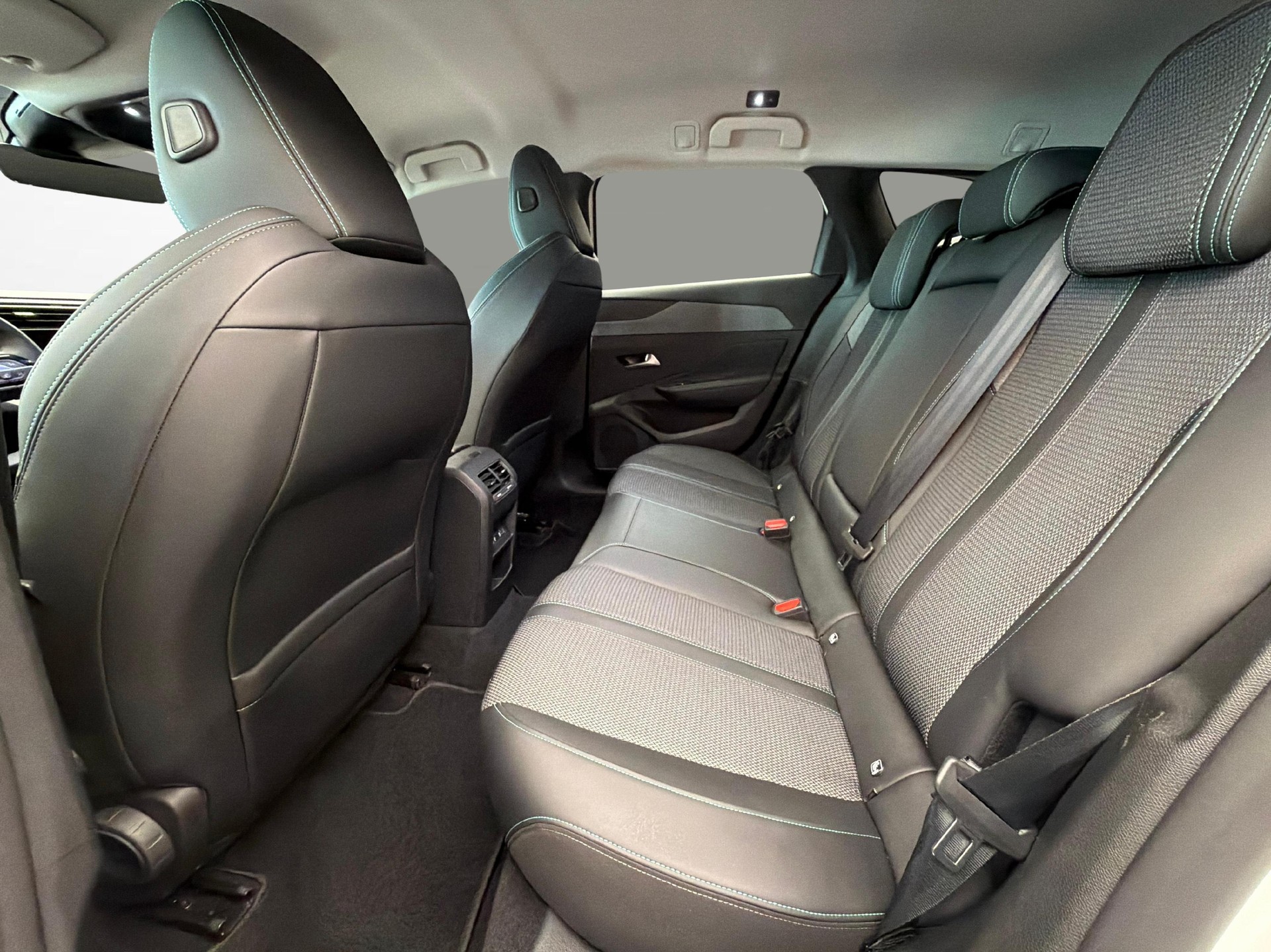 PEUGEOT 308 SW 1.2 PureTech Allure Pack-image-10