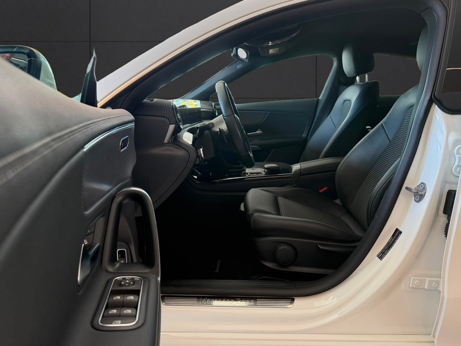 MERCEDES-BENZ CLA 200 d Progressive 8G-DCT-image-10