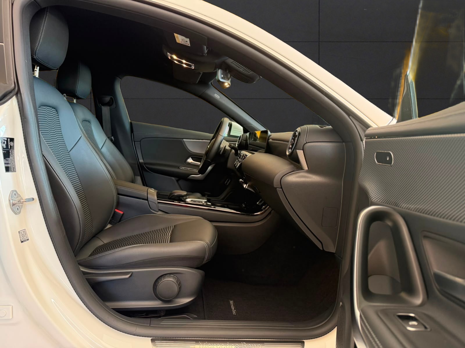 MERCEDES-BENZ CLA 200 d Progressive 8G-DCT-image-14