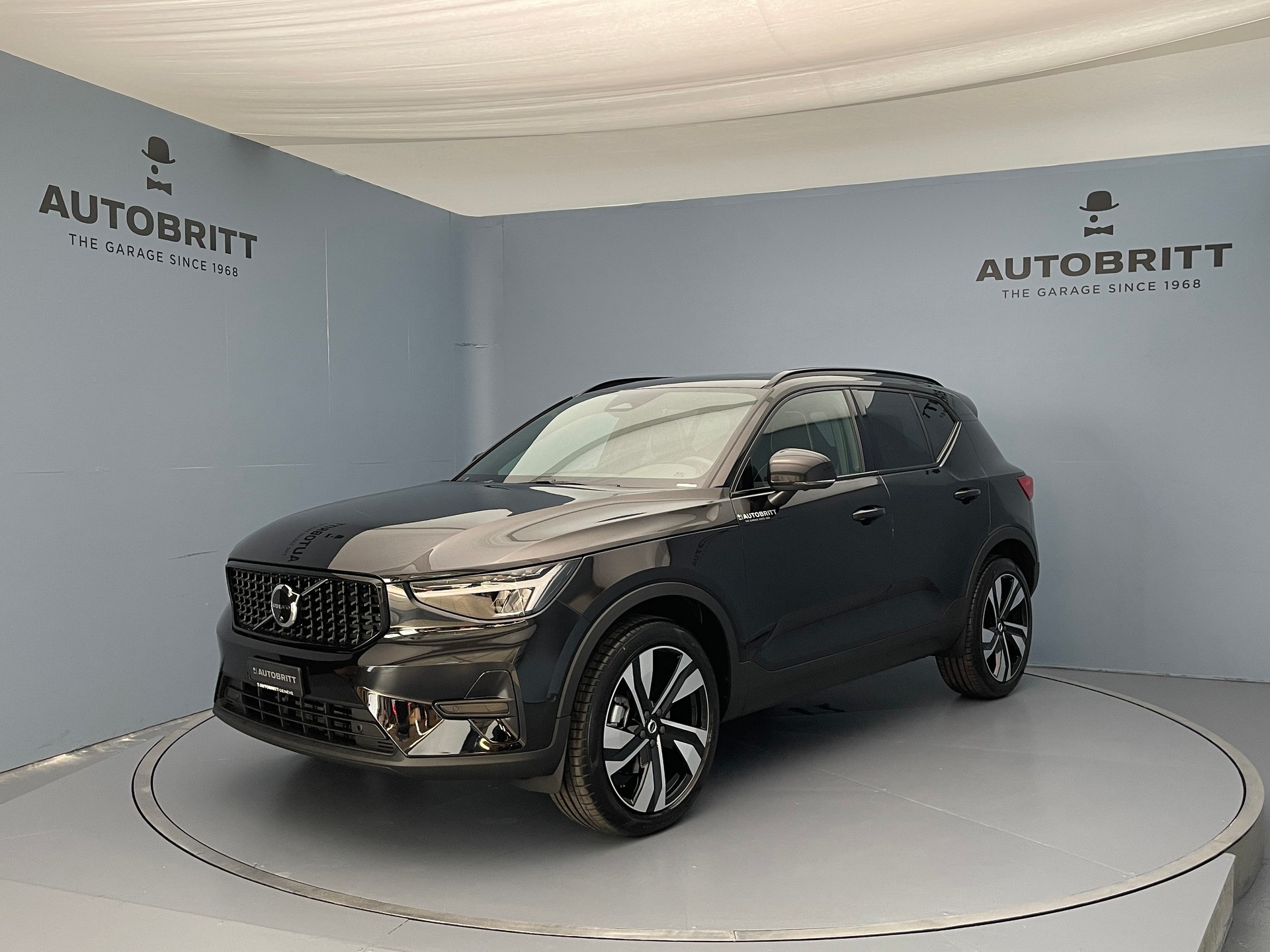 VOLVO XC40 2.0 B3 MH Plus Dark