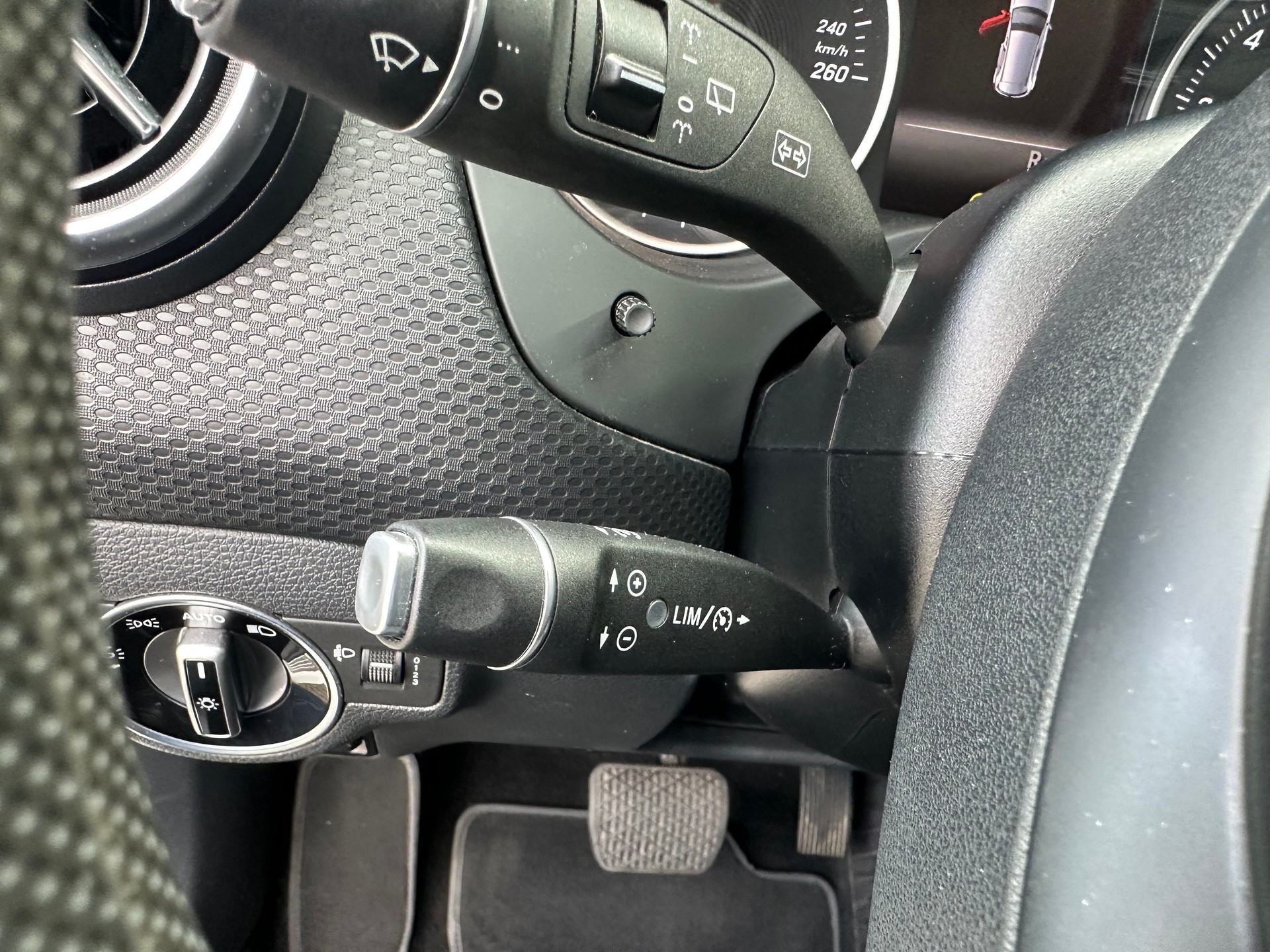 MERCEDES-BENZ A 180 Style 7G-DCT-image-25