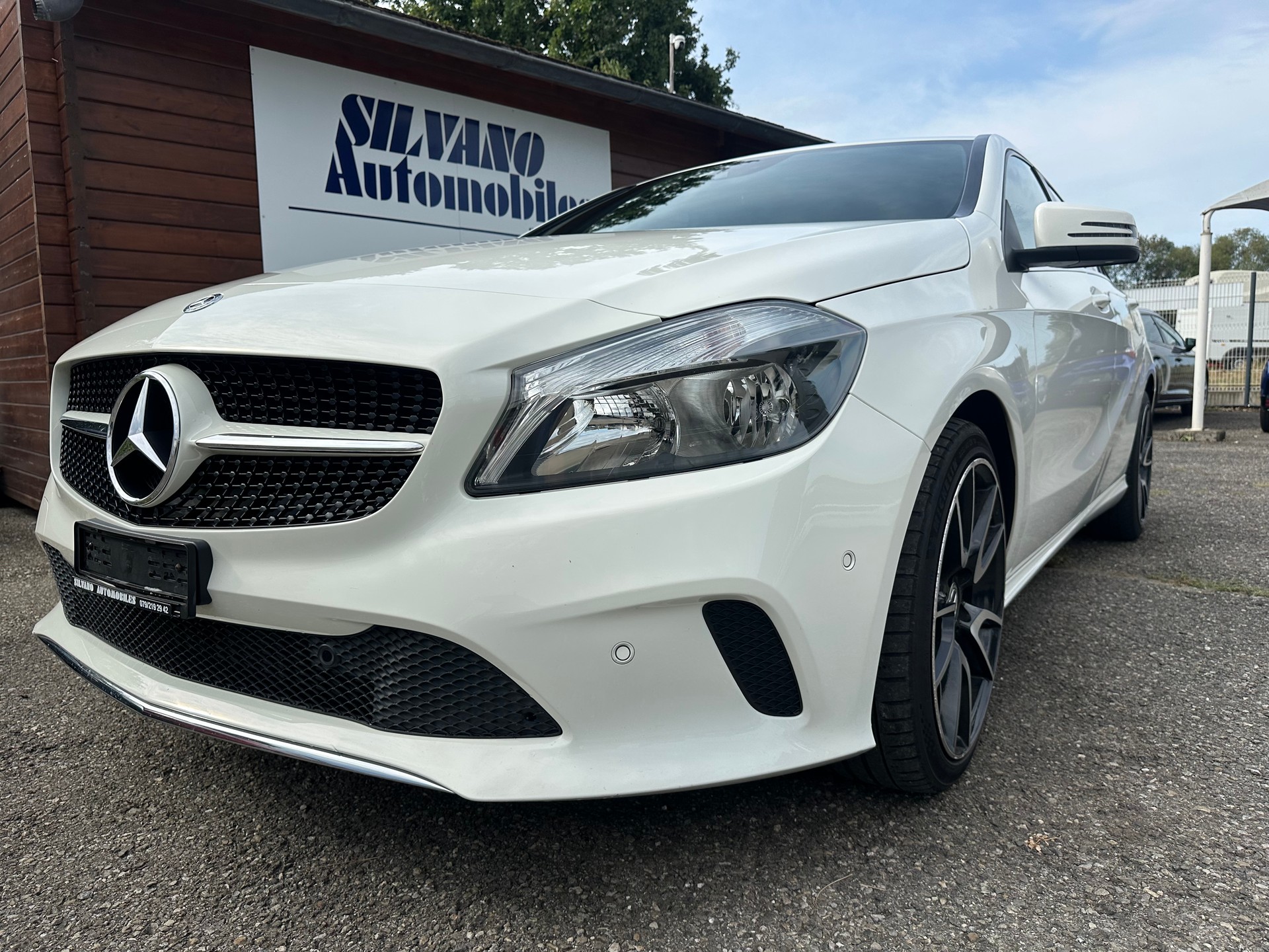 MERCEDES-BENZ A 180 Style 7G-DCT-image-4