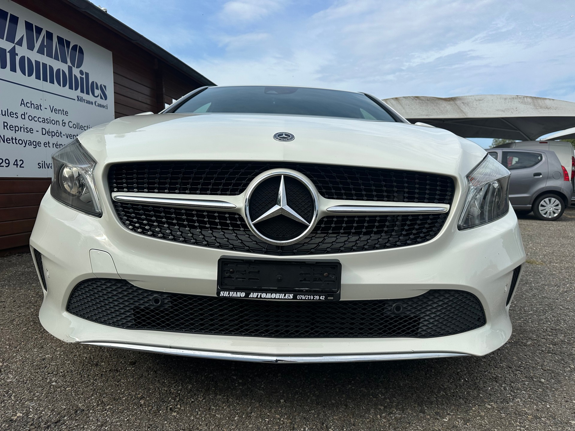 MERCEDES-BENZ A 180 Style 7G-DCT-showroom-element-3