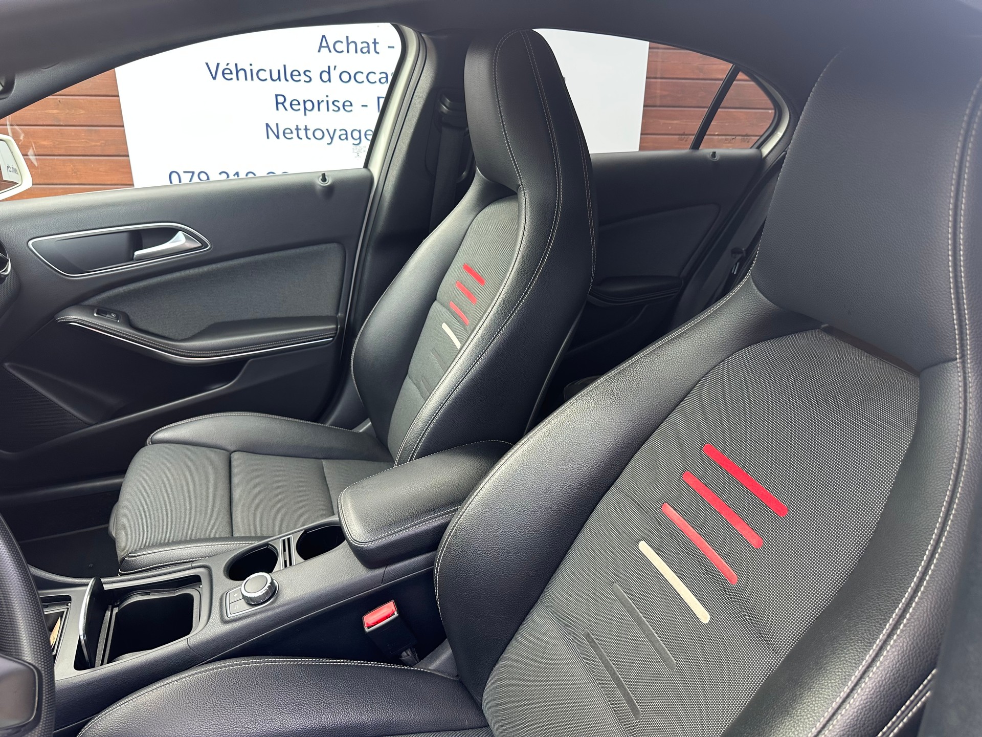 MERCEDES-BENZ A 180 Style 7G-DCT-image-17