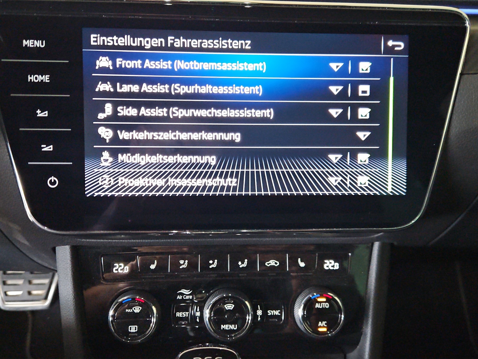 SKODA Superb Combi 2.0 TSI SportLine 4x4 DSG-image-17