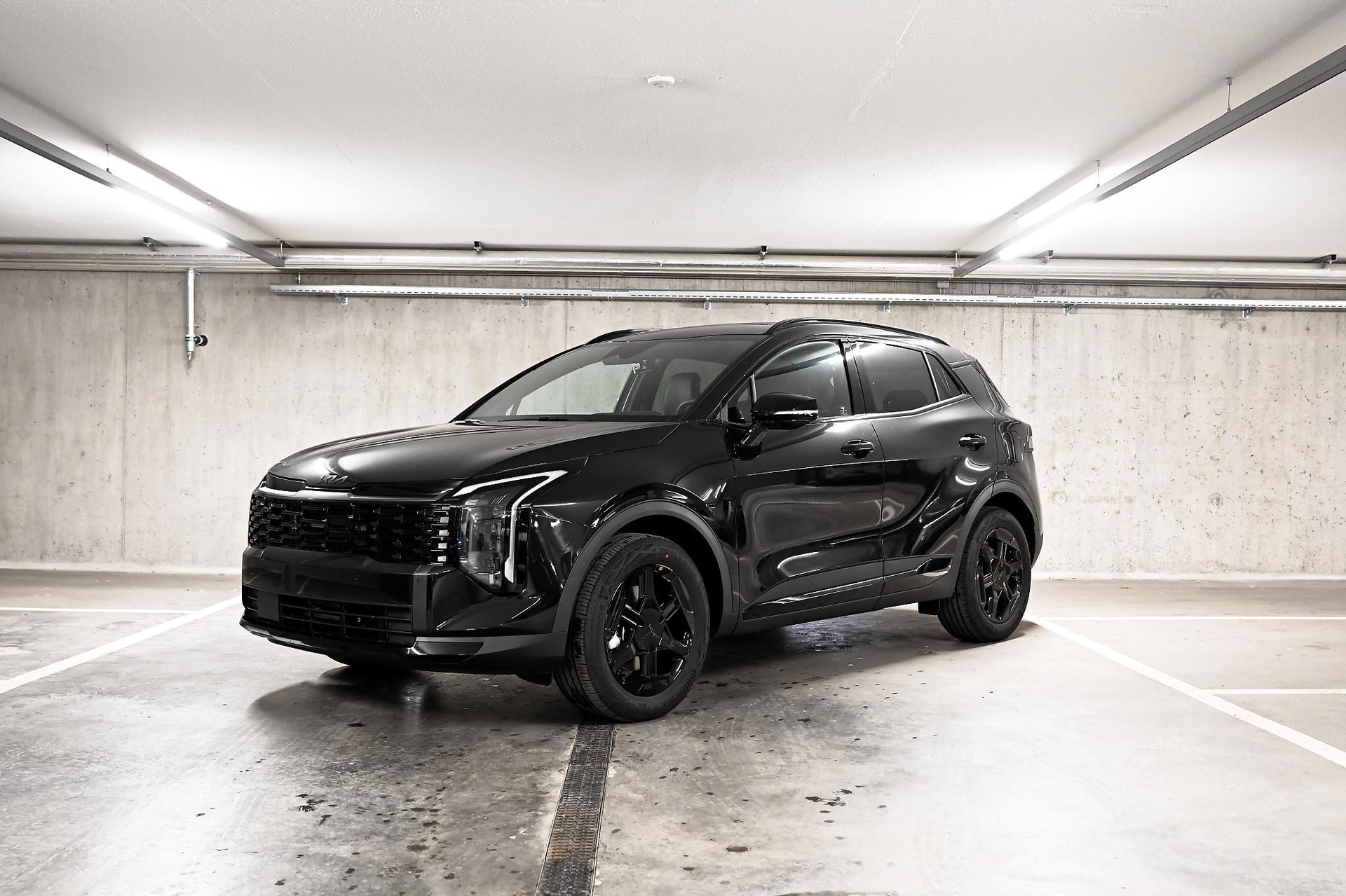 KIA Sportage 1.6 T-GDi Hybrid Black Edition-showroom-element-1