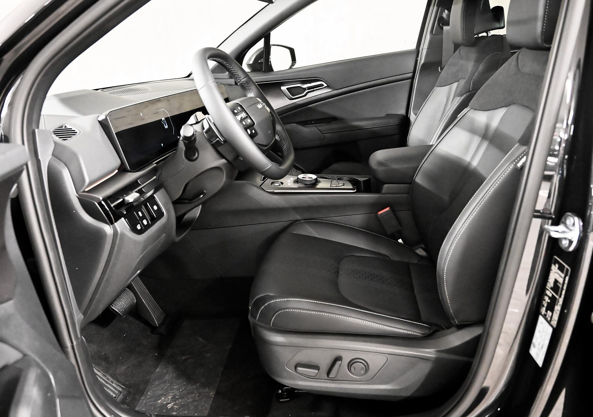 KIA Sportage 1.6 T-GDi Hybrid Black Edition-showroom-element-2