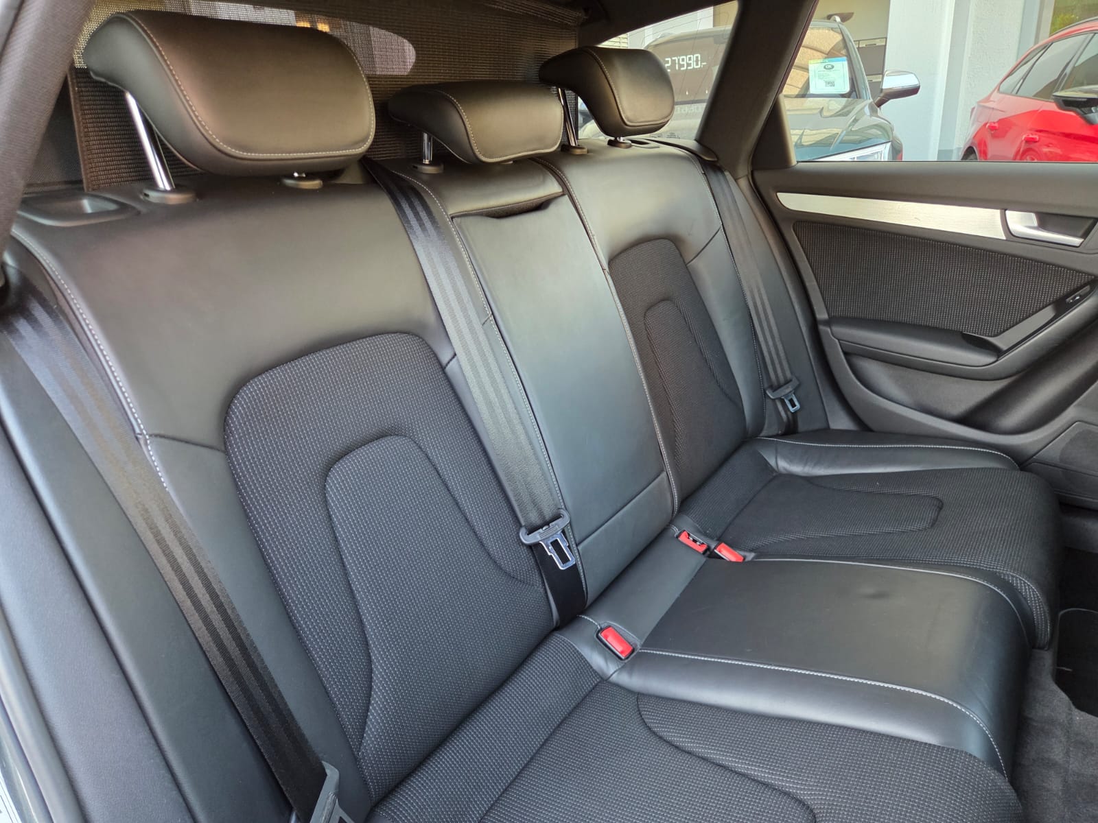 AUDI A4 Avant 2.0 TFSI quattro s-tronic-image-14