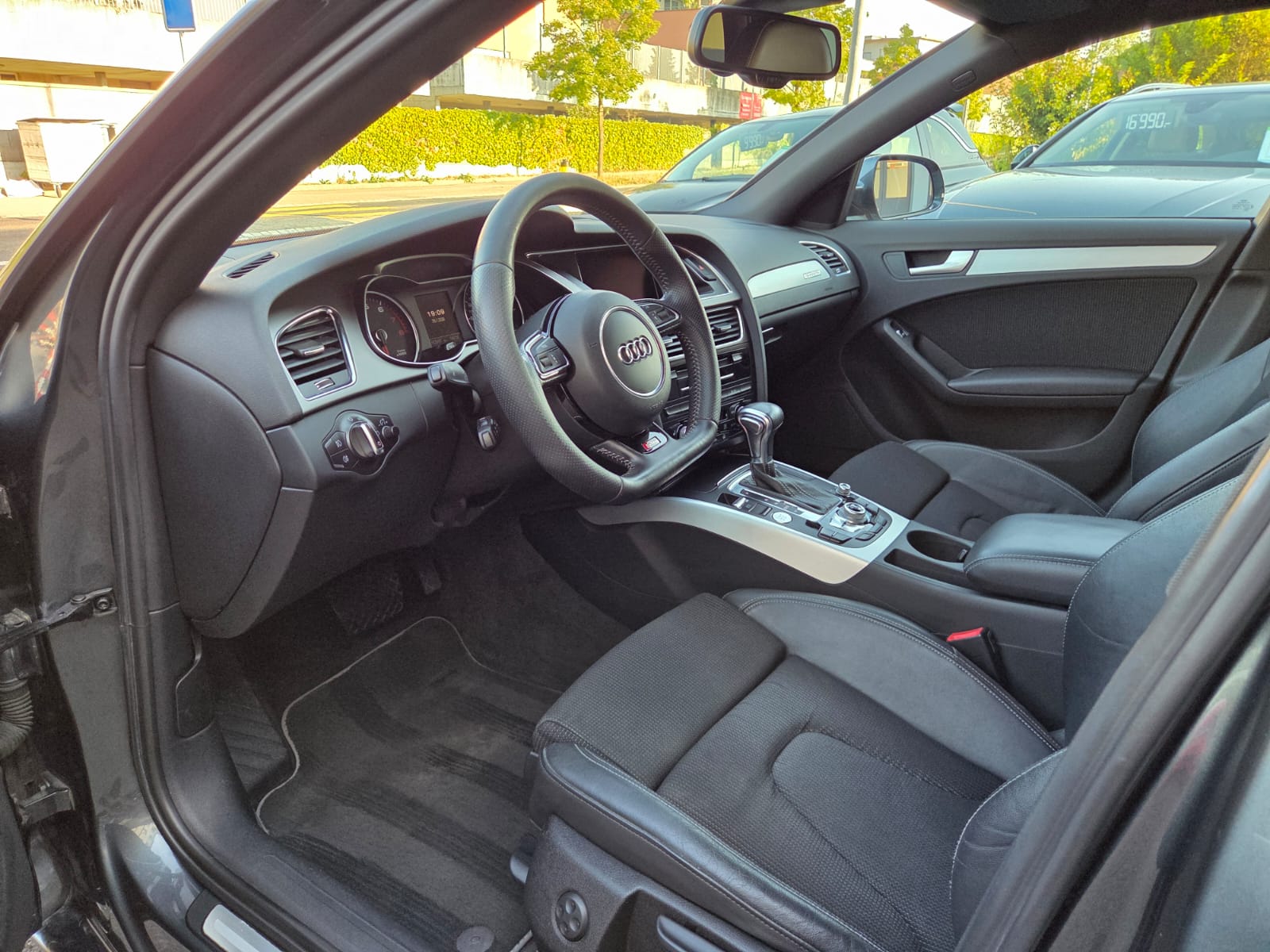AUDI A4 Avant 2.0 TFSI quattro s-tronic-image-8